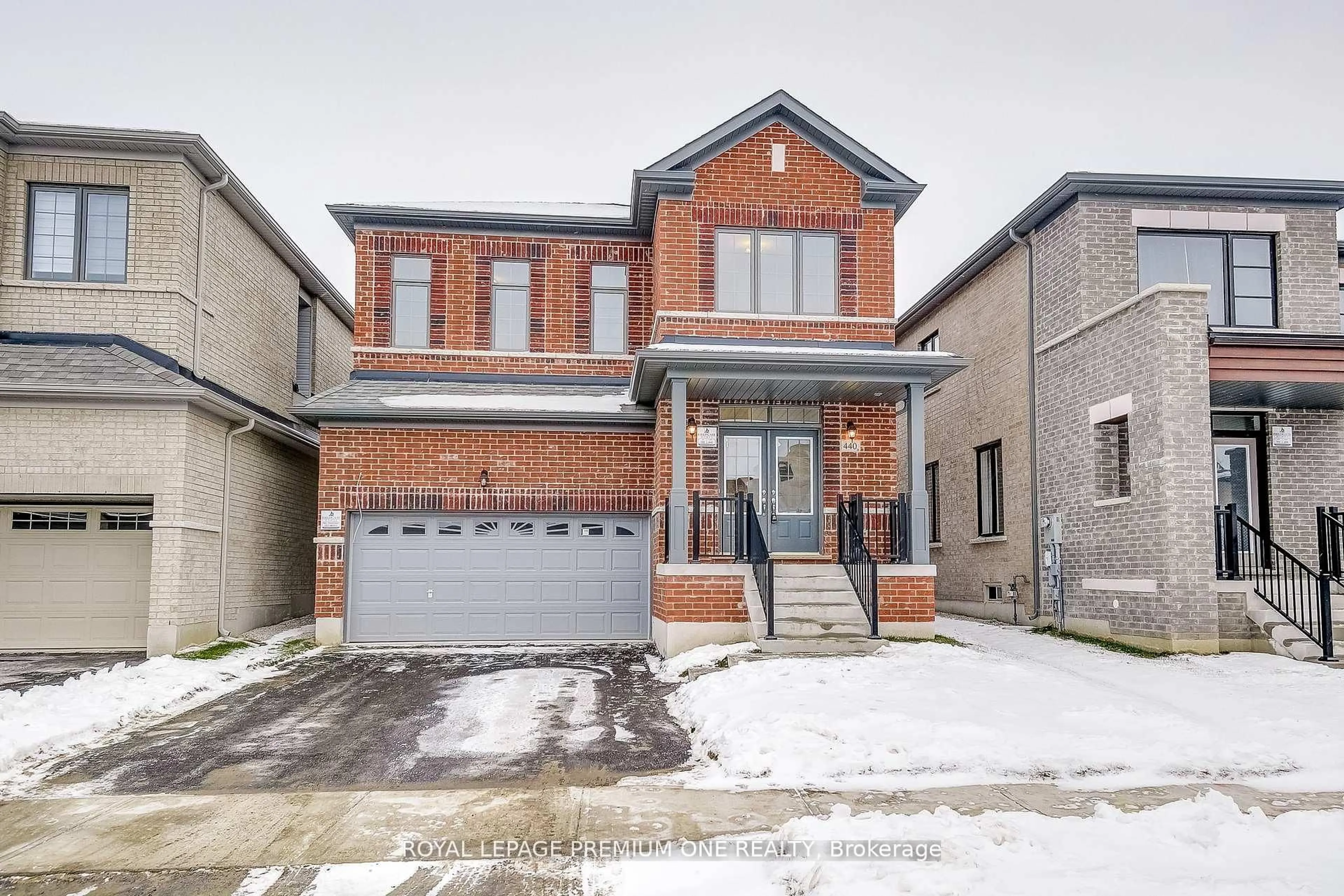Home with brick exterior material, street for 440 Kennedy Circ, Milton Ontario L9T 7E7