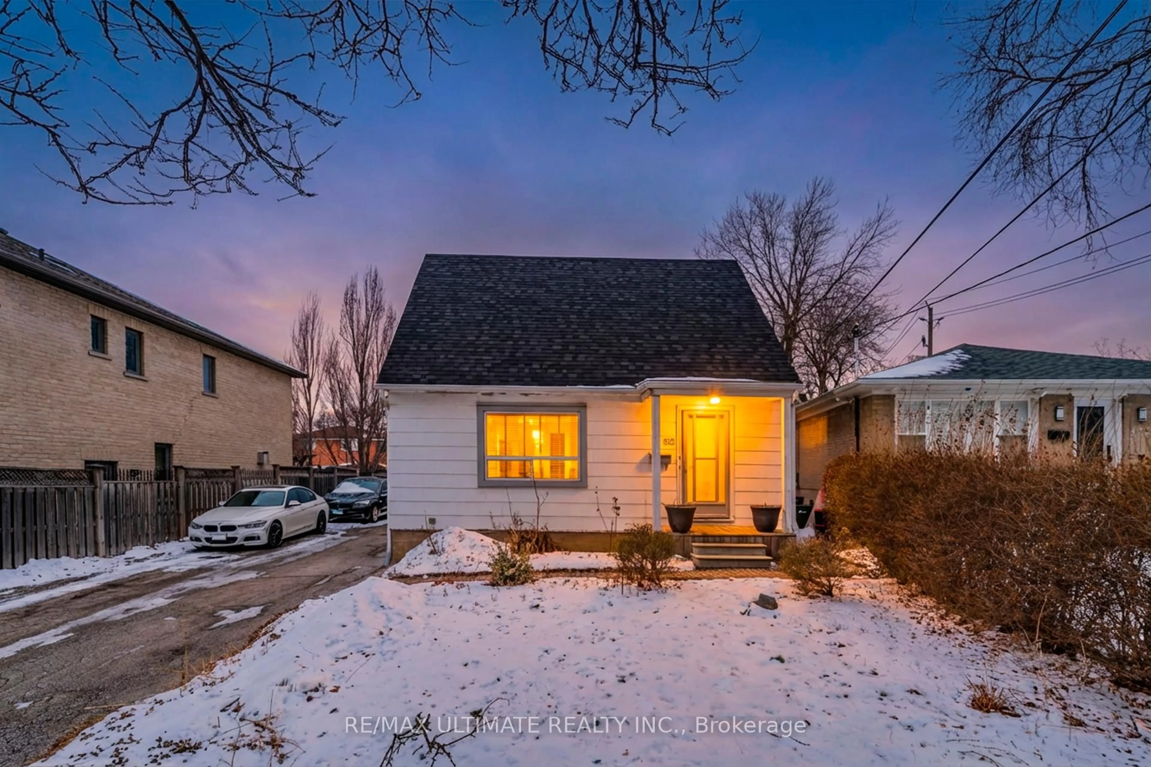 A pic from outside/outdoor area/front of a property/back of a property/a pic from drone, street for 102 Aura Lea Blvd, Toronto Ontario M9M 1K5