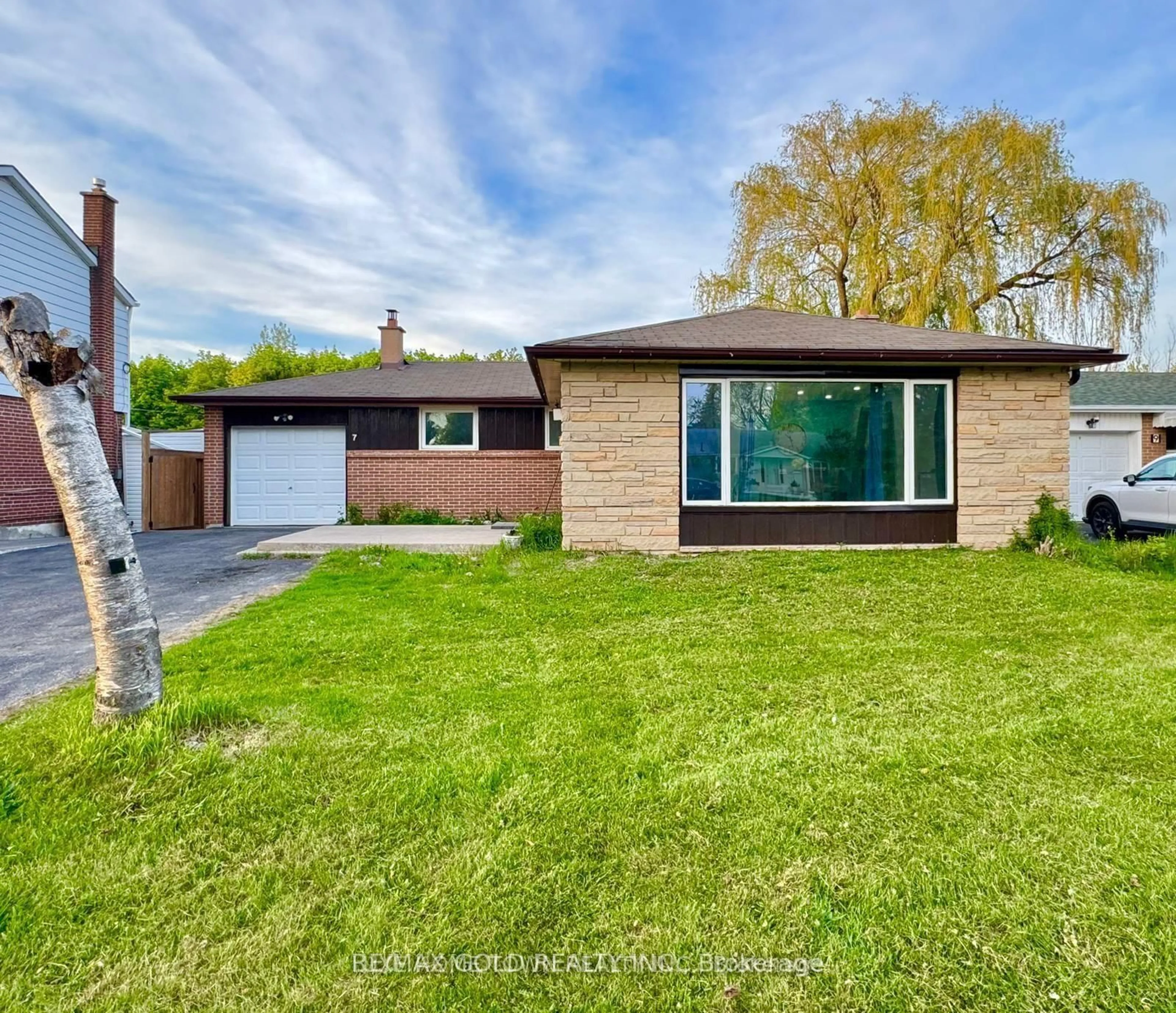 Unknown for 7 Addington Cres, Brampton Ontario L6T 2R1