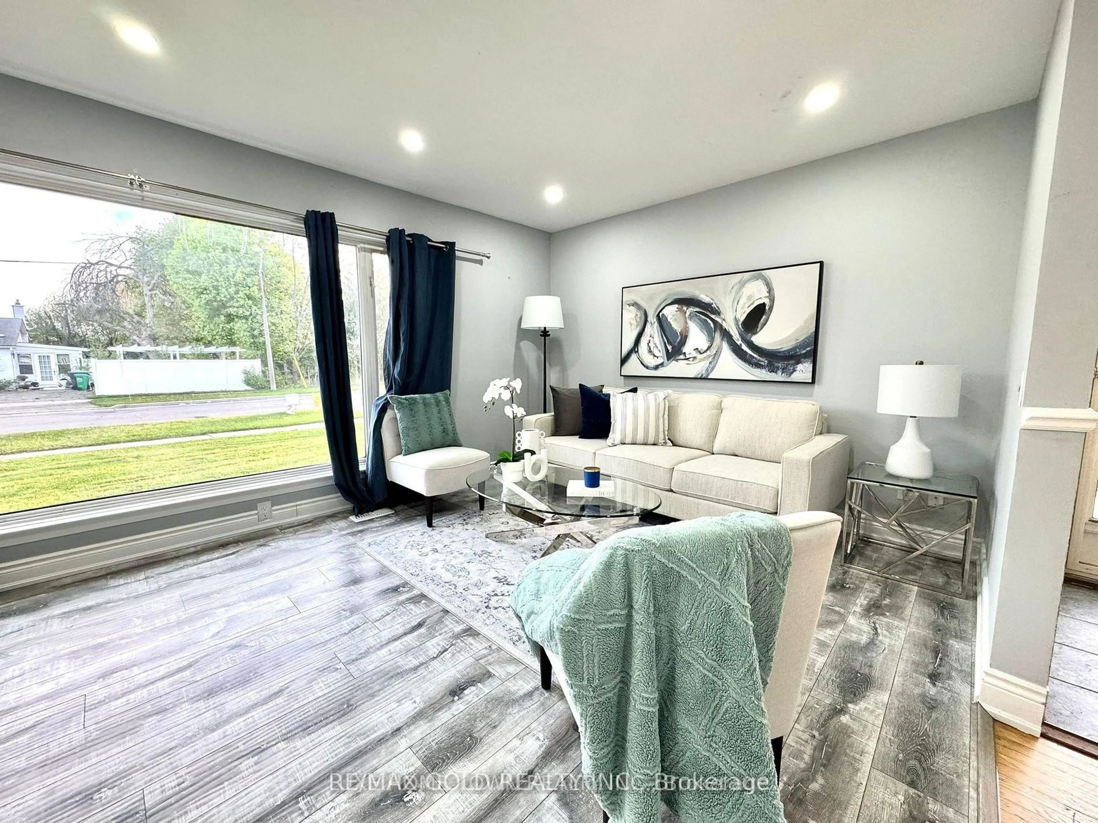 Living room with furniture, unknown for 7 Addington Cres, Brampton Ontario L6T 2R1