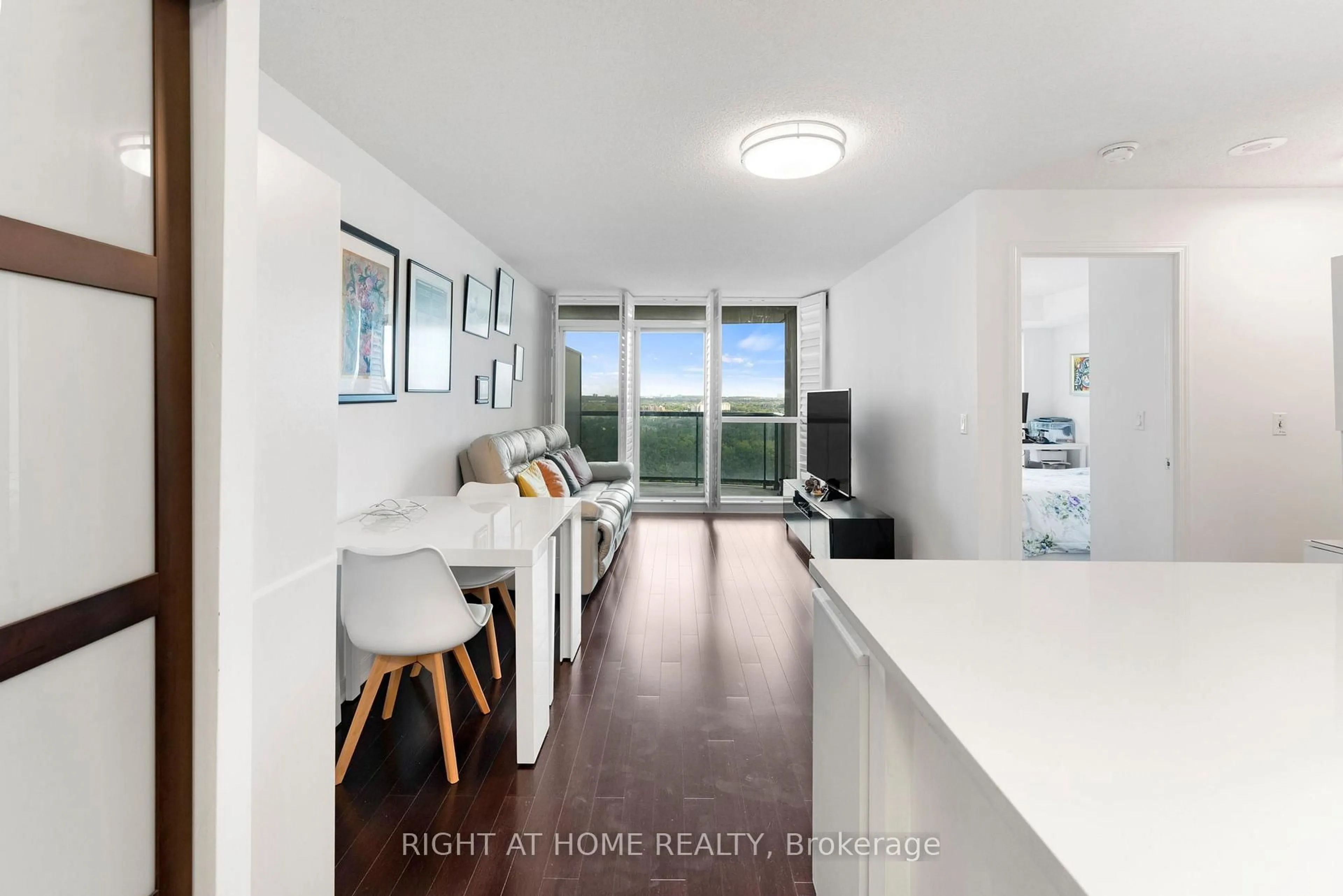 Unknown for 2545 Erin Centre Blvd #1611, Mississauga Ontario L5M 6Z9