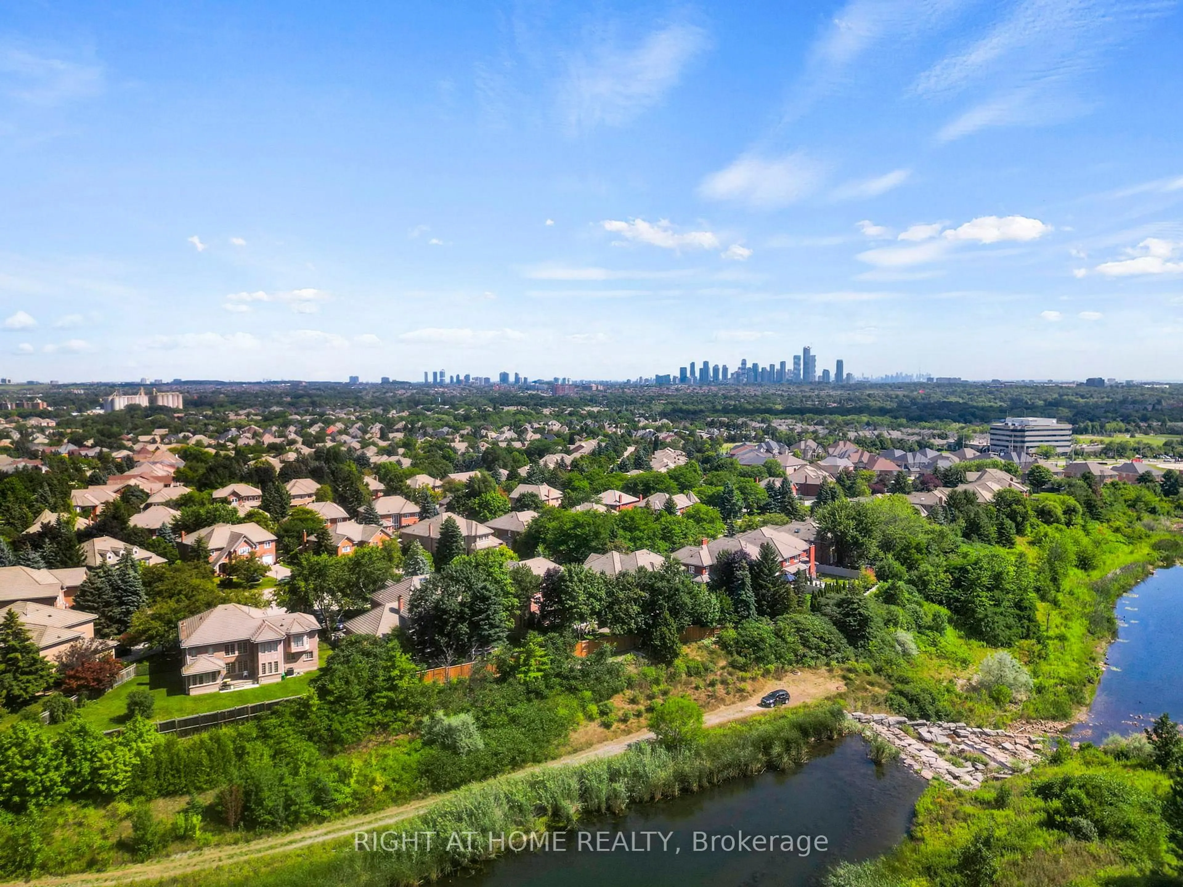 A pic from outside/outdoor area/front of a property/back of a property/a pic from drone, city buildings view from balcony for 2545 Erin Centre Blvd #1611, Mississauga Ontario L5M 6Z9