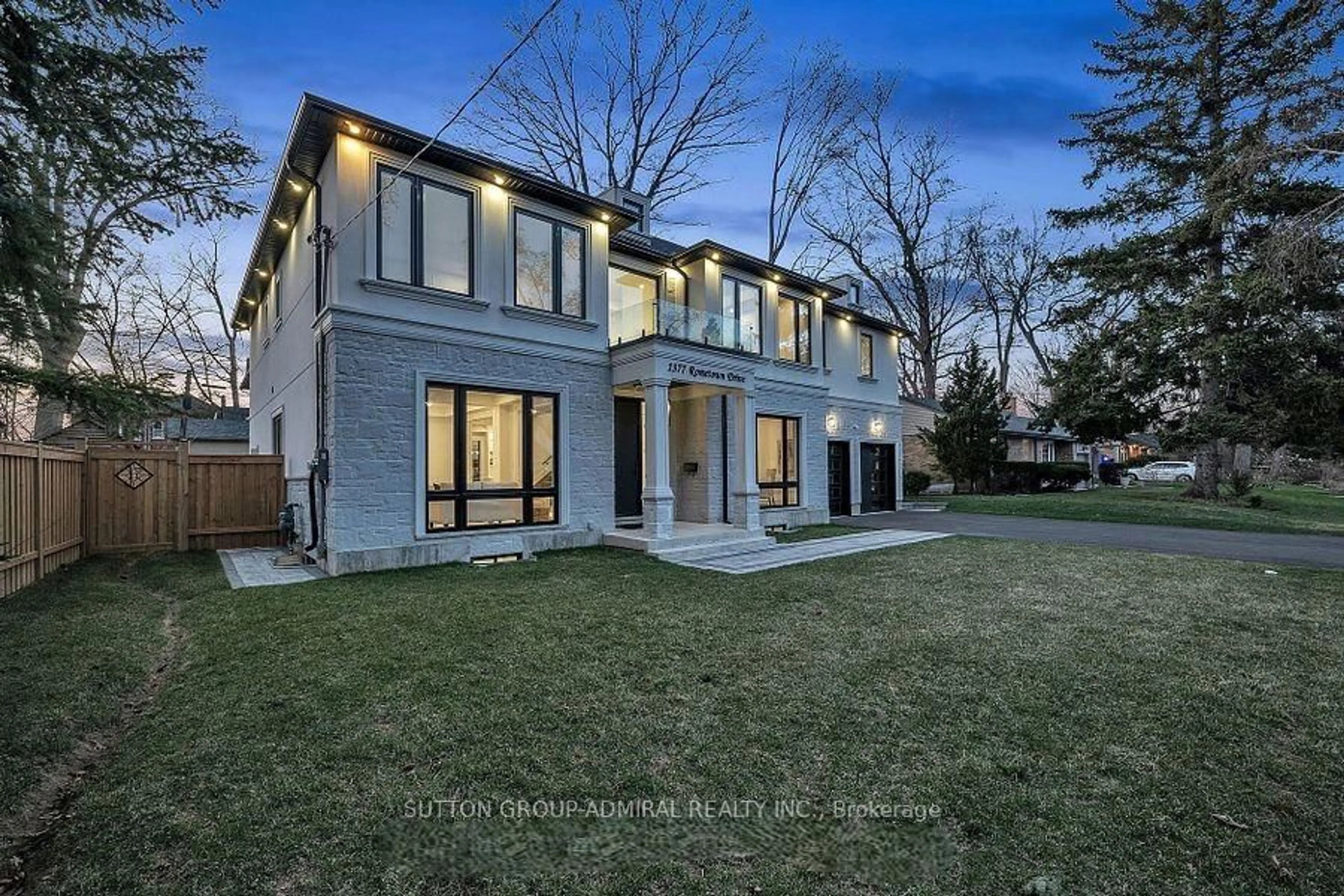 Home with brick exterior material, street for 1377 Rometown Dr, Mississauga Ontario L5E 2T5