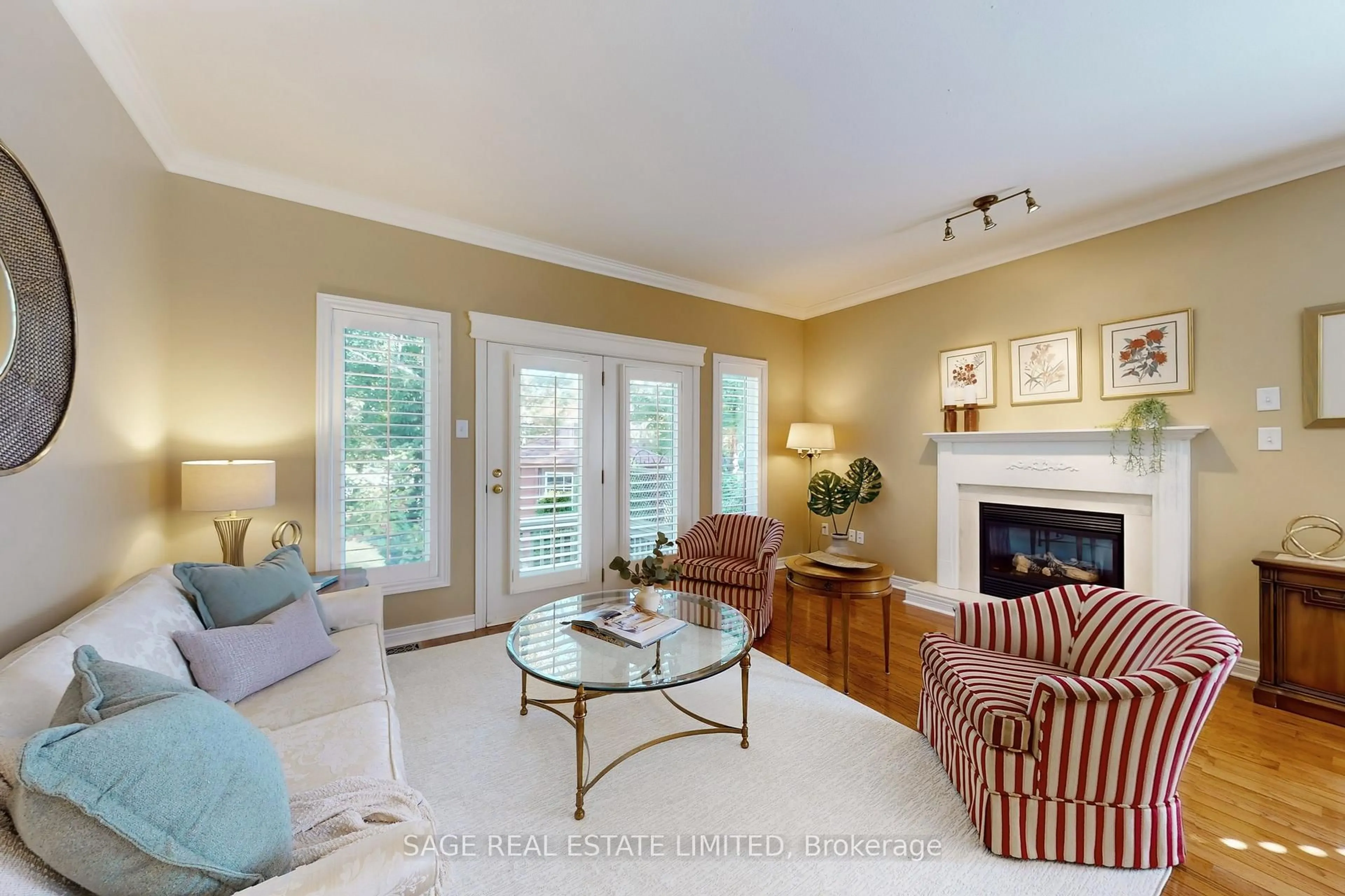 Living room with furniture, unknown for 30 Nailsworth Cres, Caledon Ontario L7C 1R3