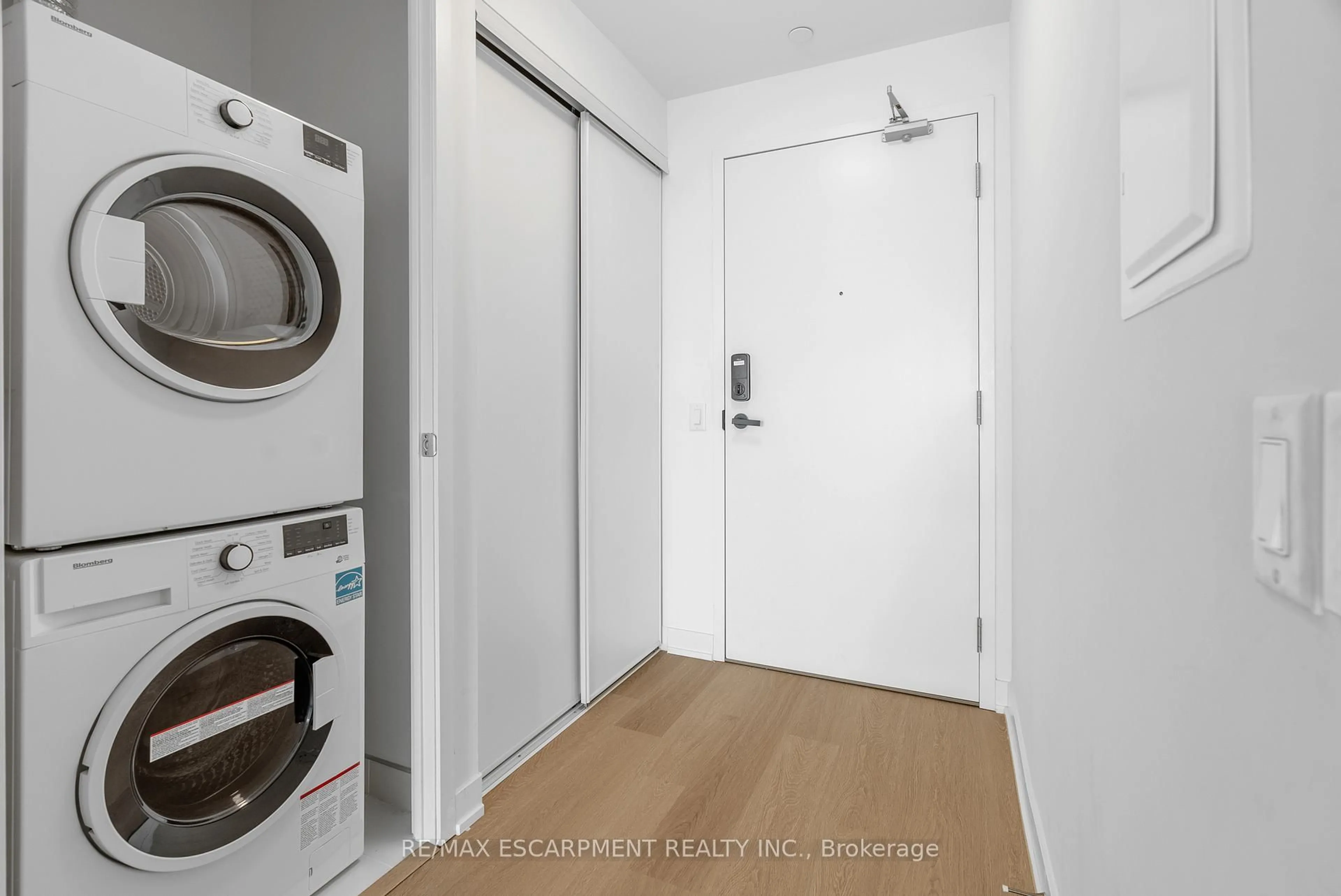 Laundry room for 3883 Quartz Rd #3413, Mississauga Ontario L5B 0M4