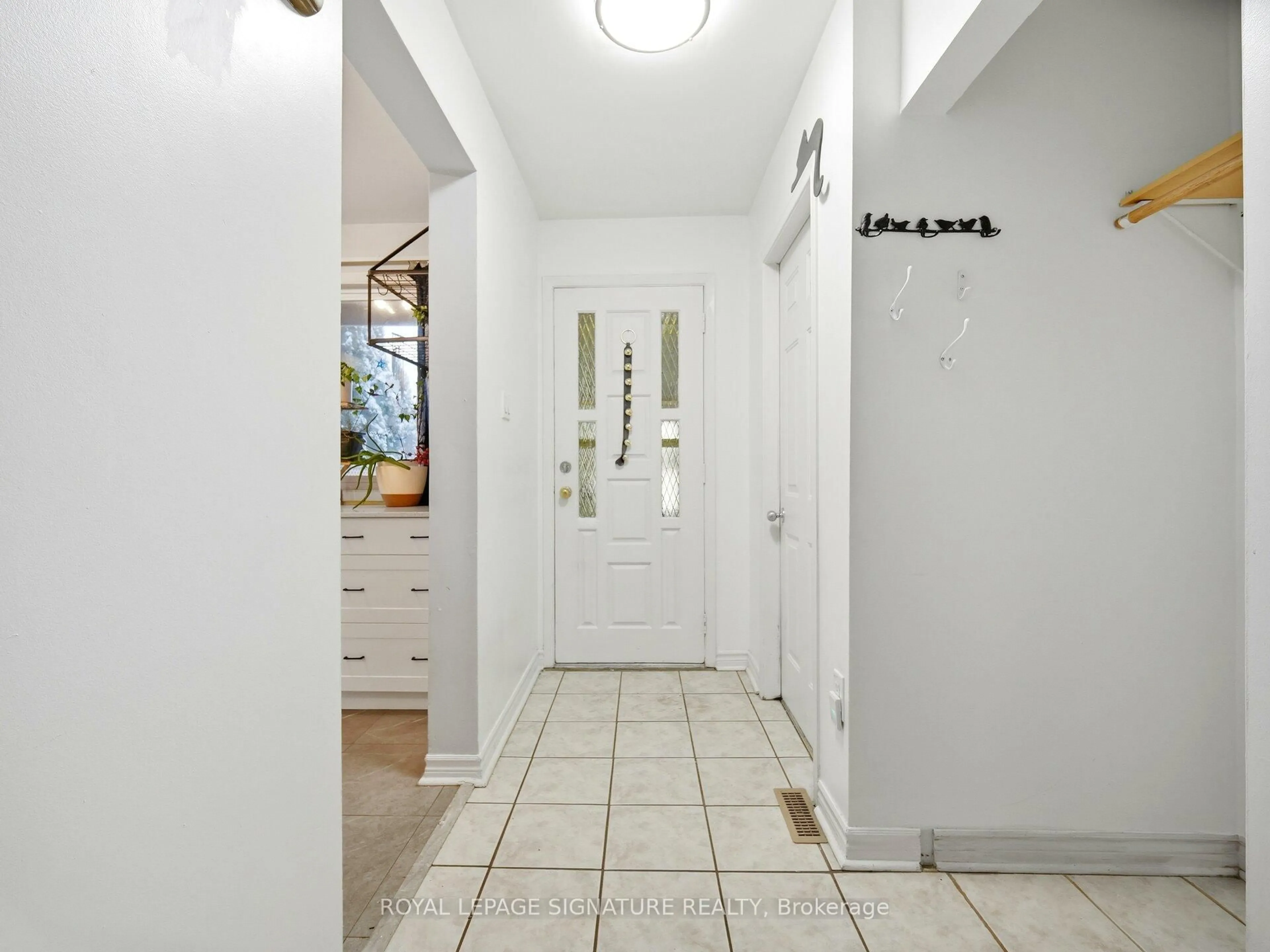 Indoor entryway for 88 Harridine Rd, Brampton Ontario L6X 2X2