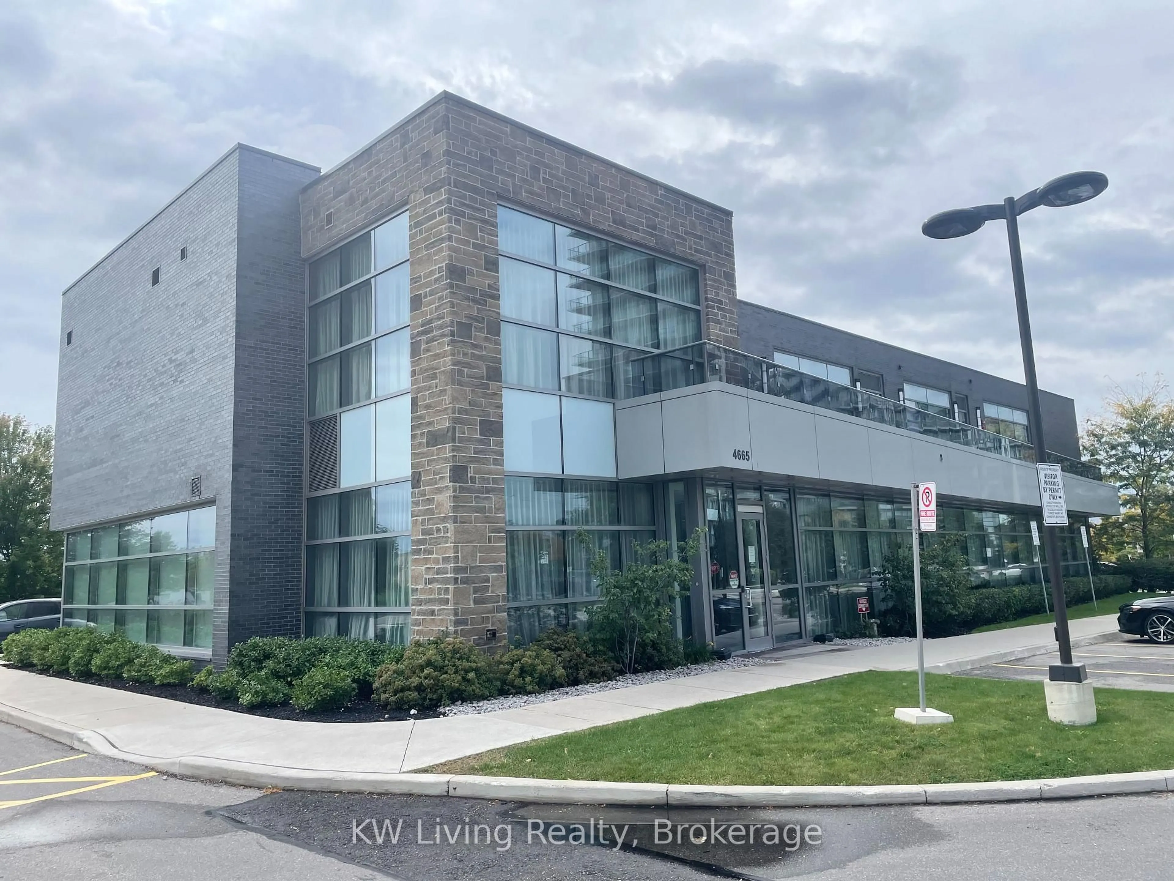 Indoor foyer for 4677 Glen Erin Dr #1801, Mississauga Ontario L5M 2E3