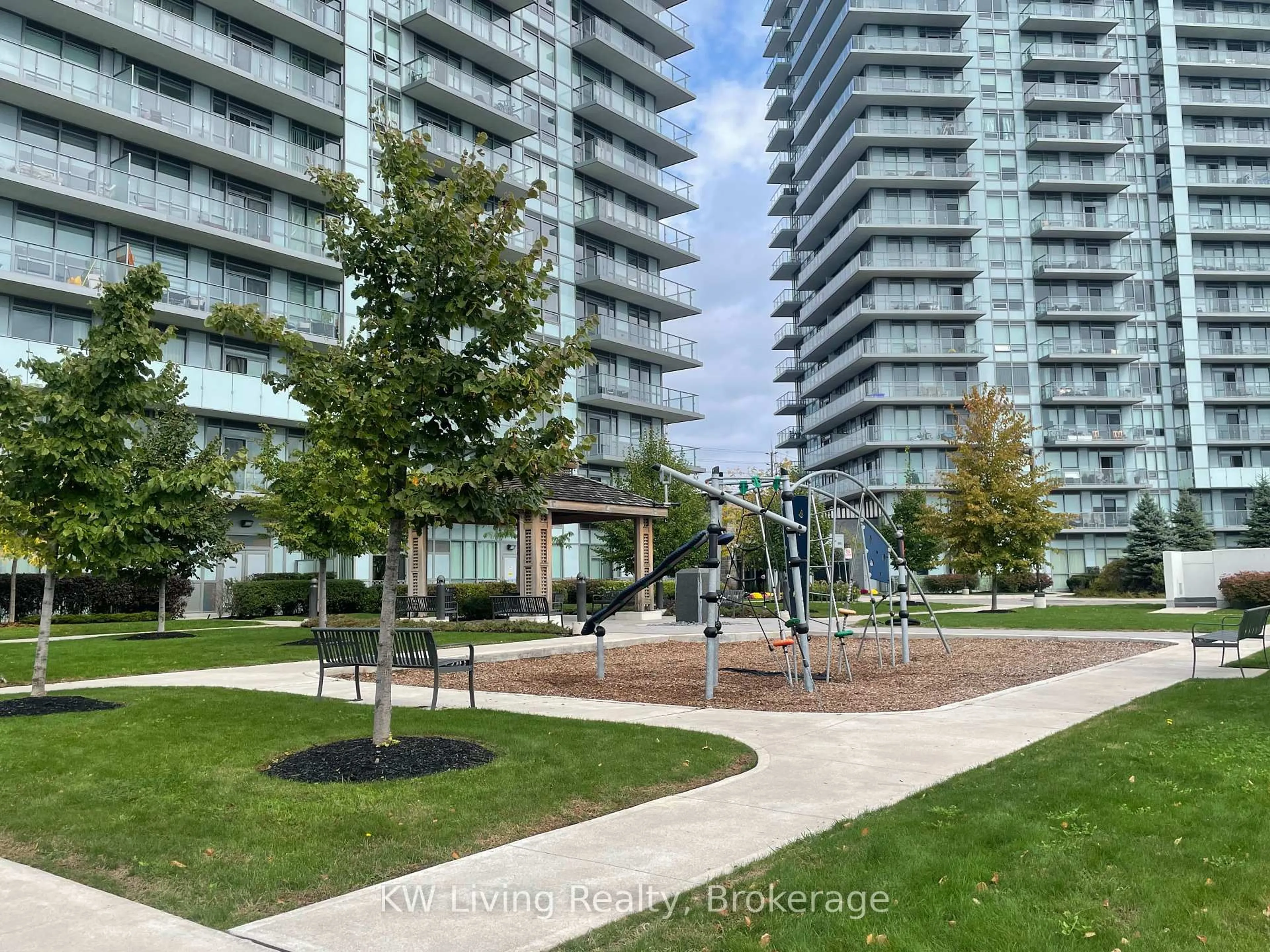 Patio, street for 4677 Glen Erin Dr #1801, Mississauga Ontario L5M 2E3