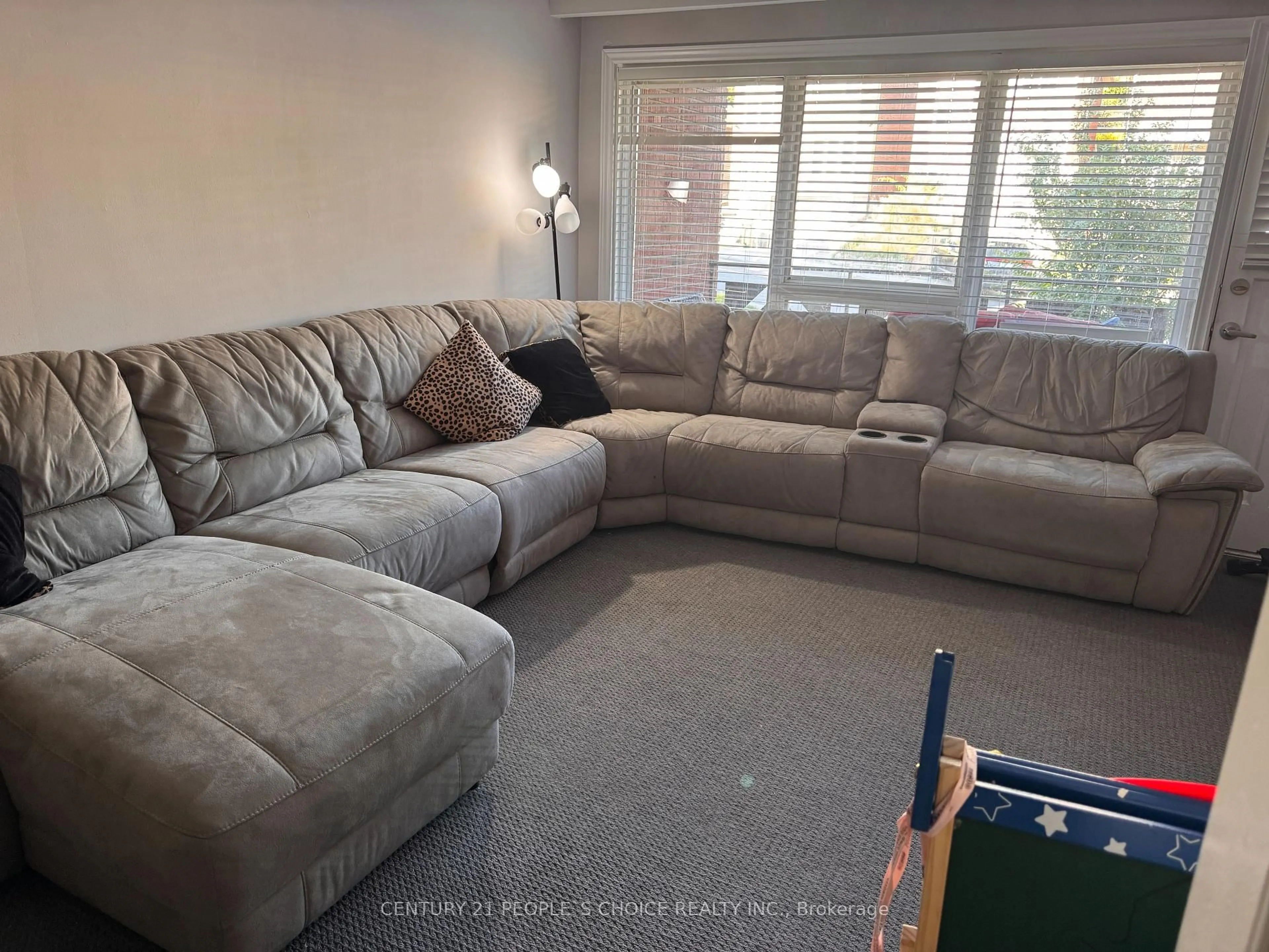 Living room with furniture, floor is not visible for 538 Caledonia Rd, Toronto Ontario M6E 4V4