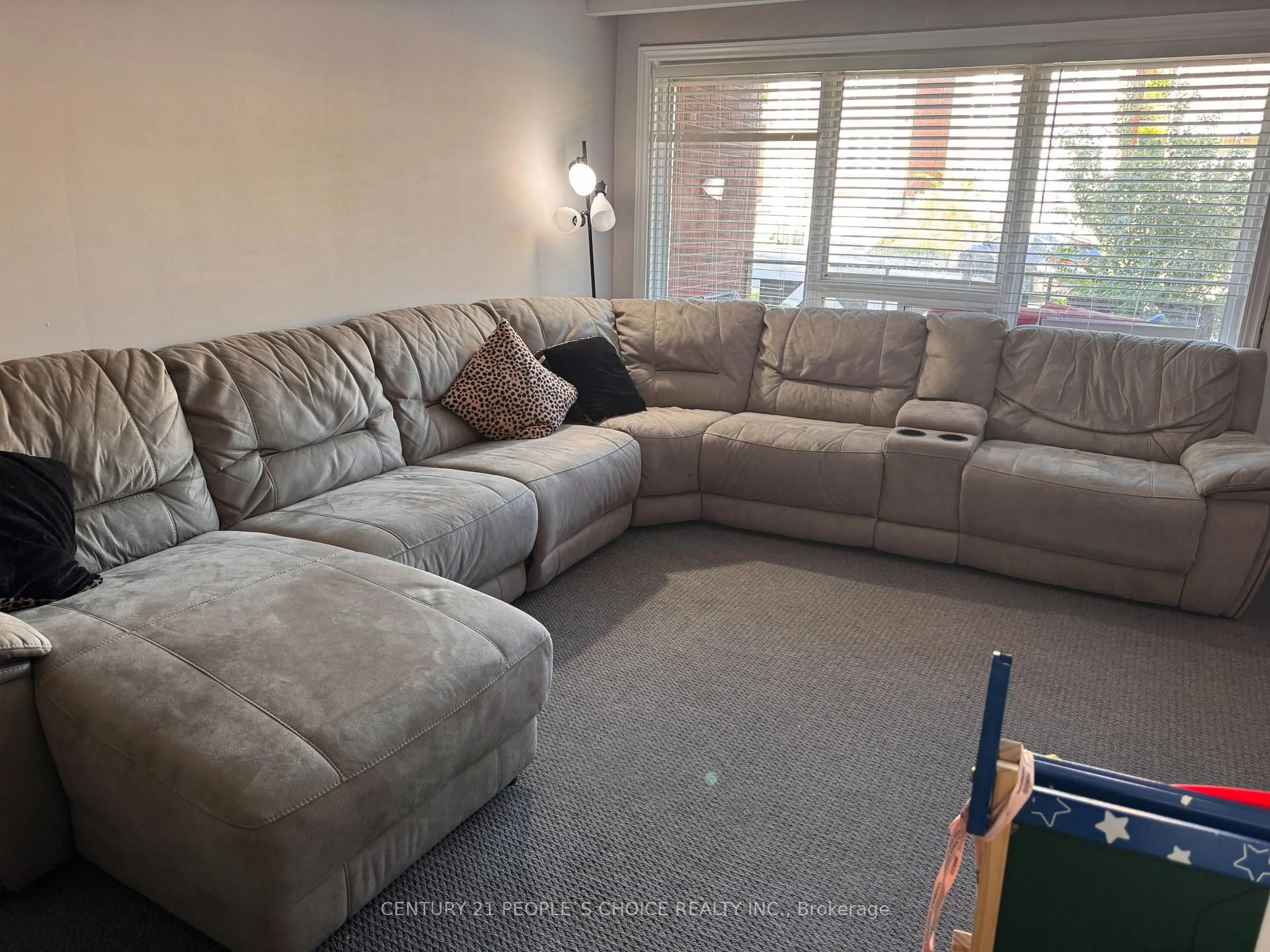 Living room with furniture, floor is not visible for 538 Caledonia Rd, Toronto Ontario M6E 4V4