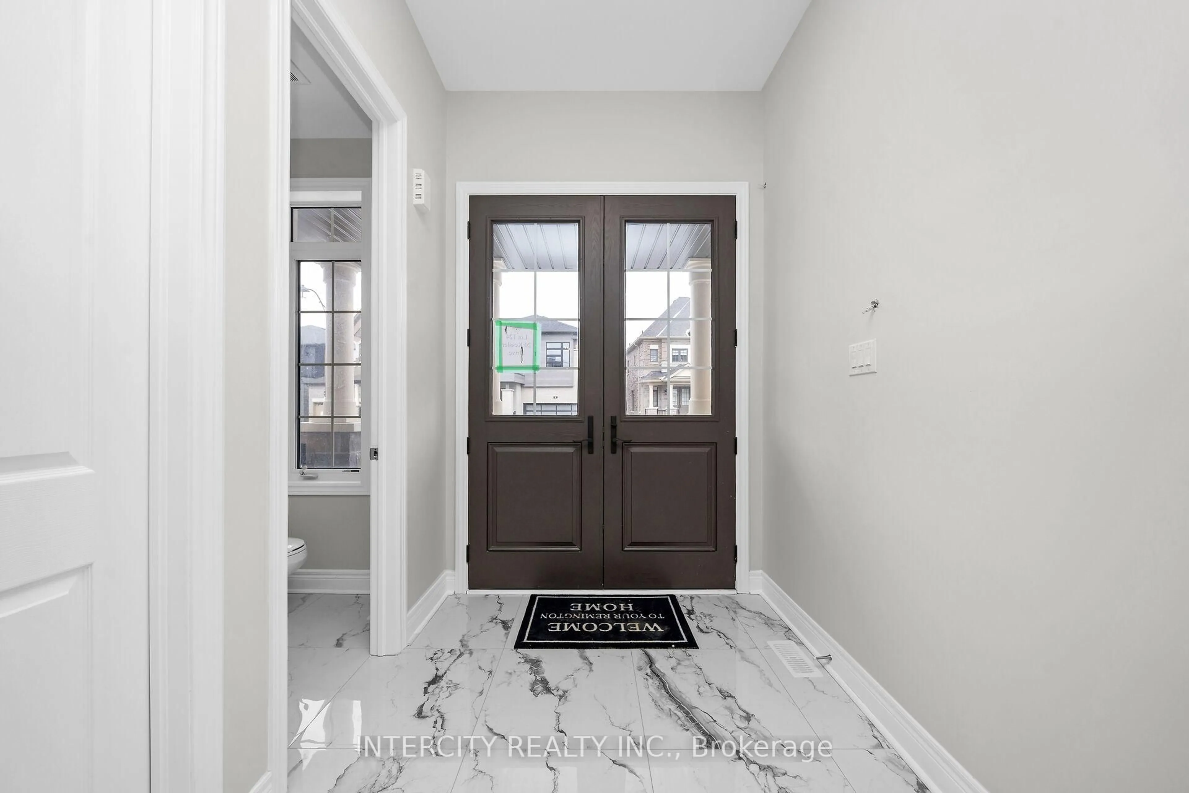 Indoor entryway for 20 Kessler Dr, Brampton Ontario L6R 4G2