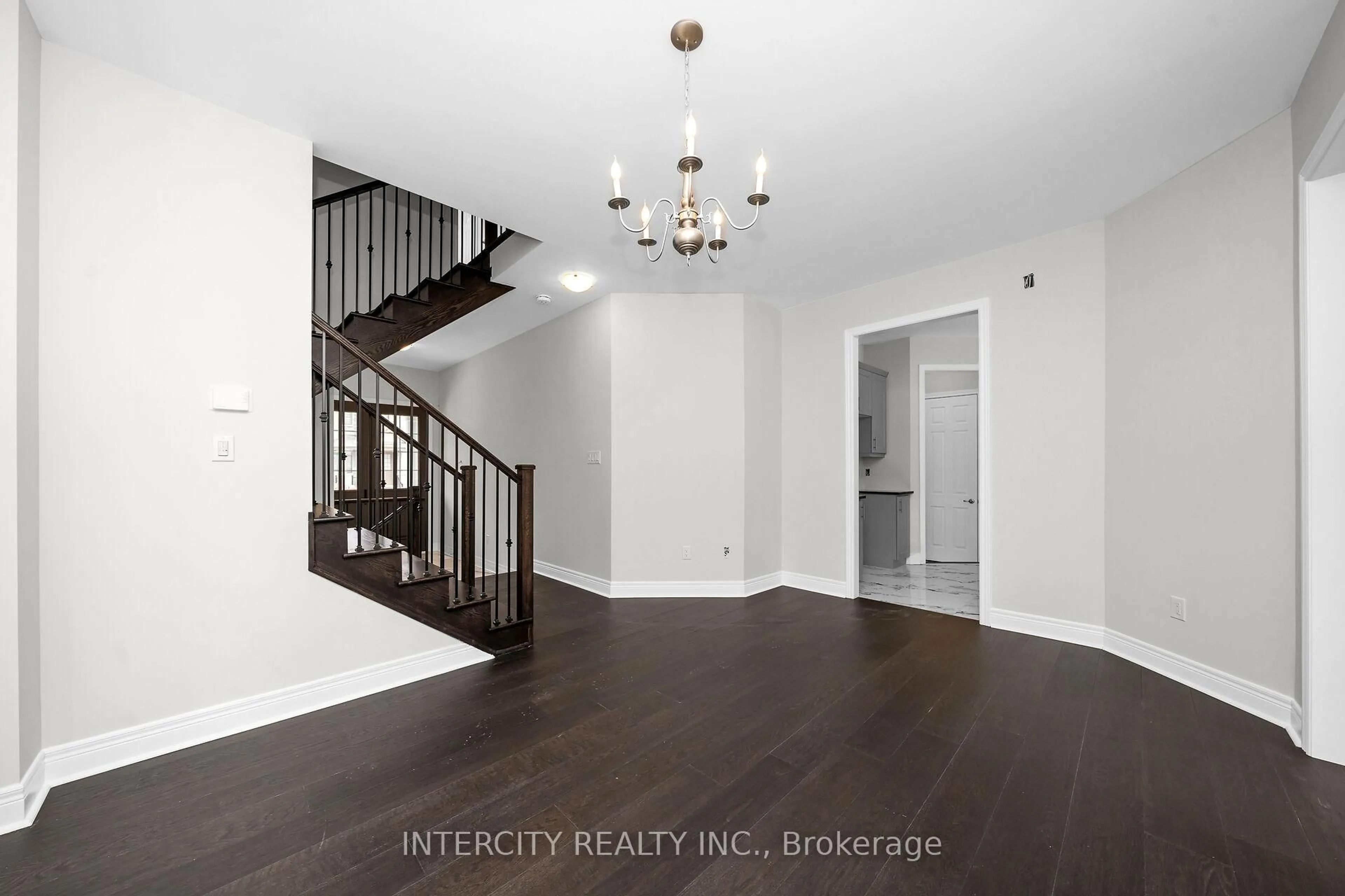 Indoor entryway for 20 Kessler Dr, Brampton Ontario L6R 4G2