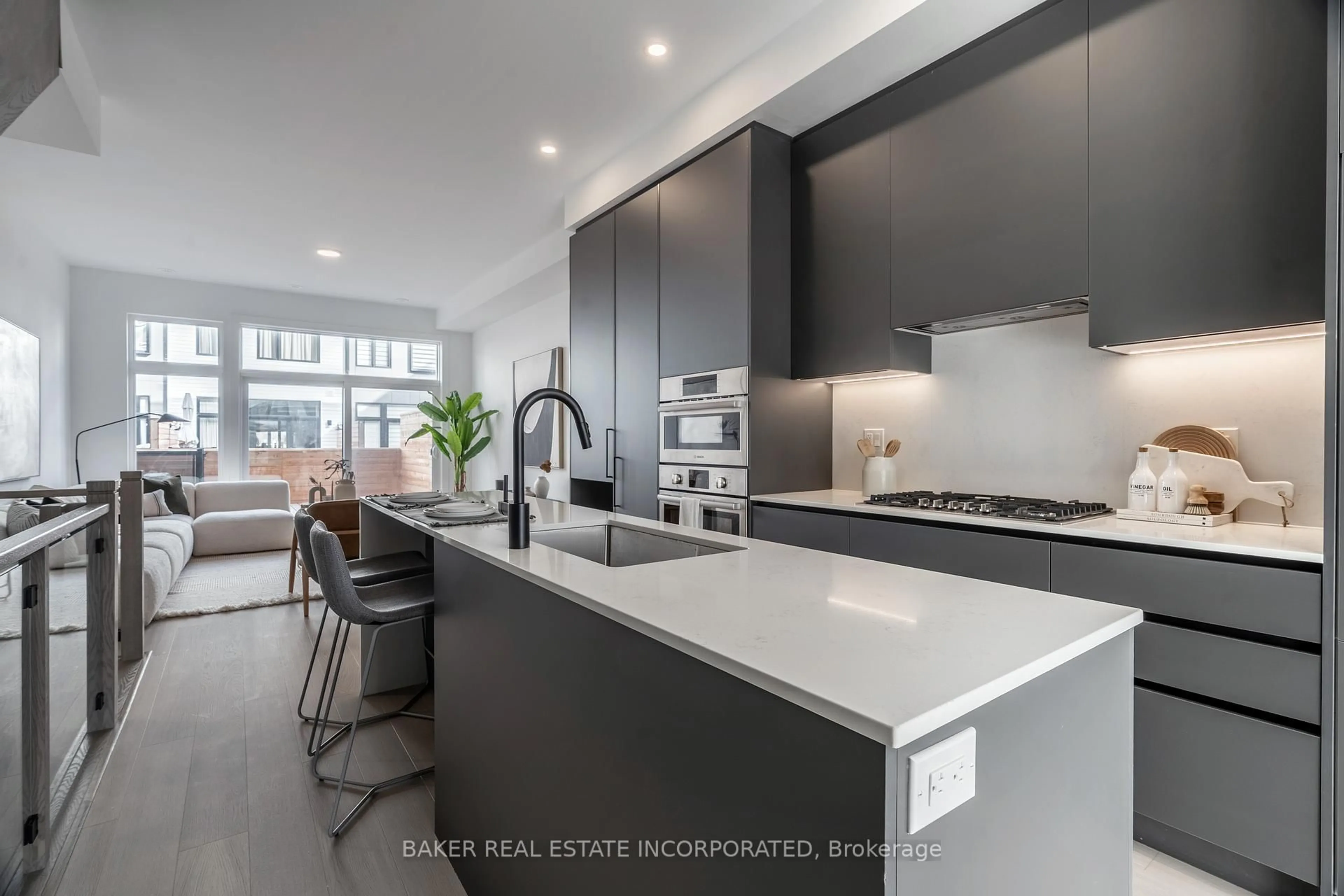 Contemporary kitchen, unknown for 35 Lou Parsons Way #59, Mississauga Ontario L5H 0B2