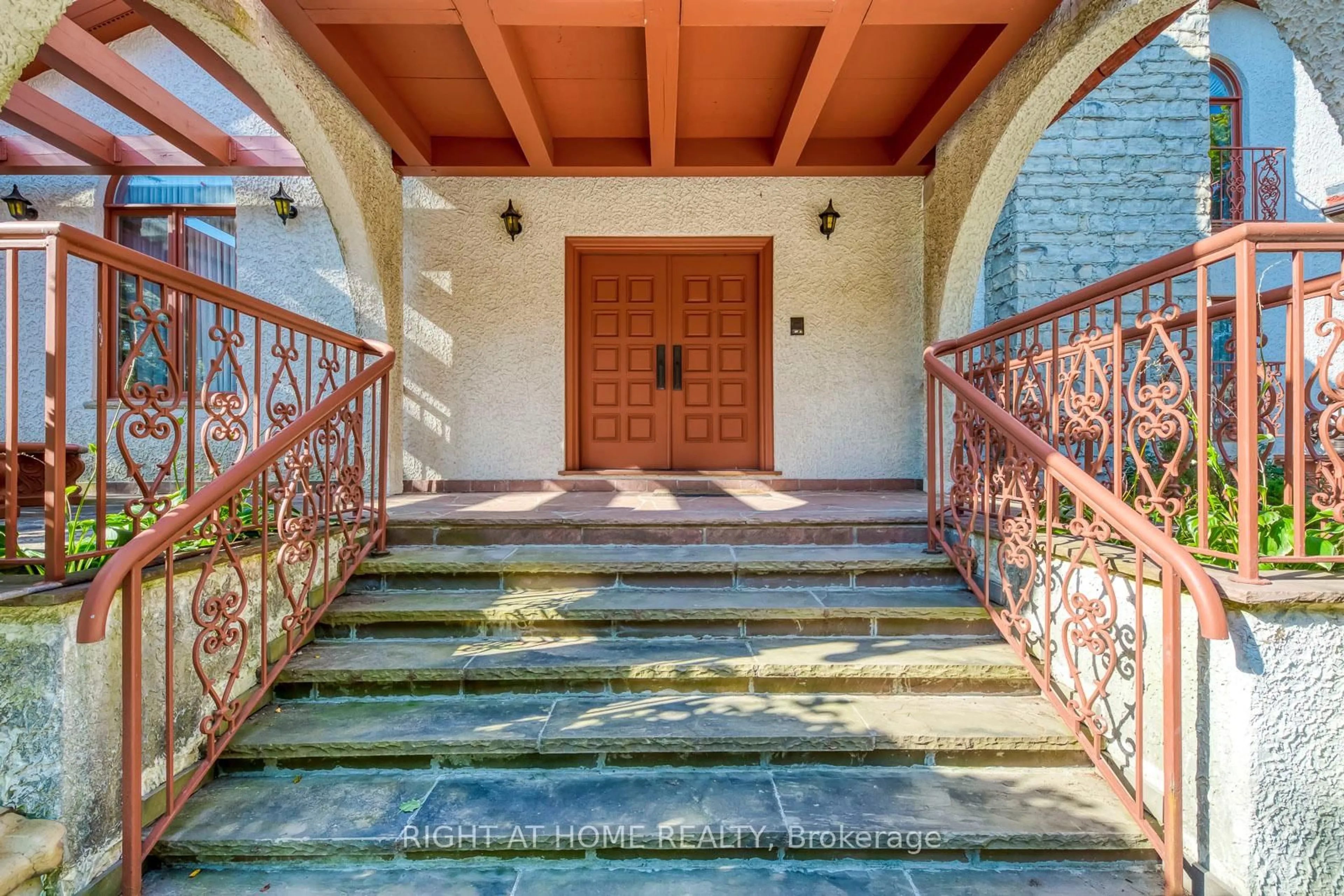 Indoor entryway for 1 Farmer's Lane, Caledon Ontario L7E 3K1
