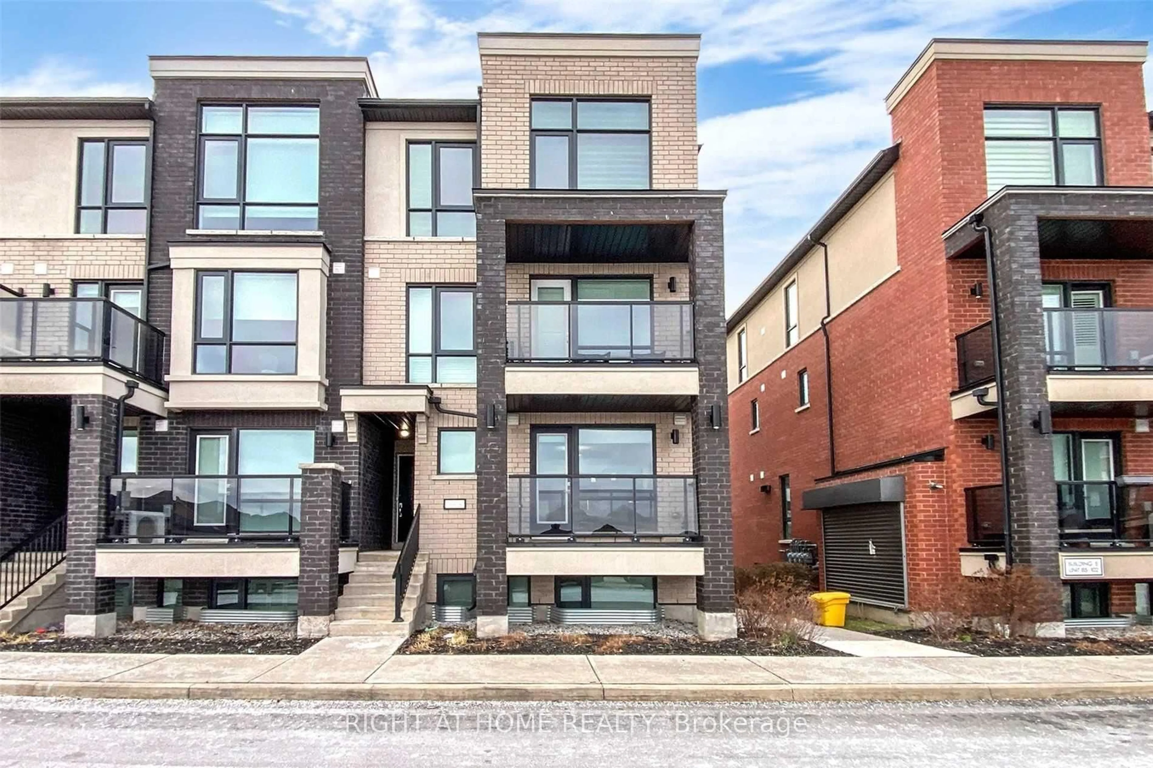 Home with brick exterior material, street for 100 Dufay Rd #82, Brampton Ontario L7A 4S3