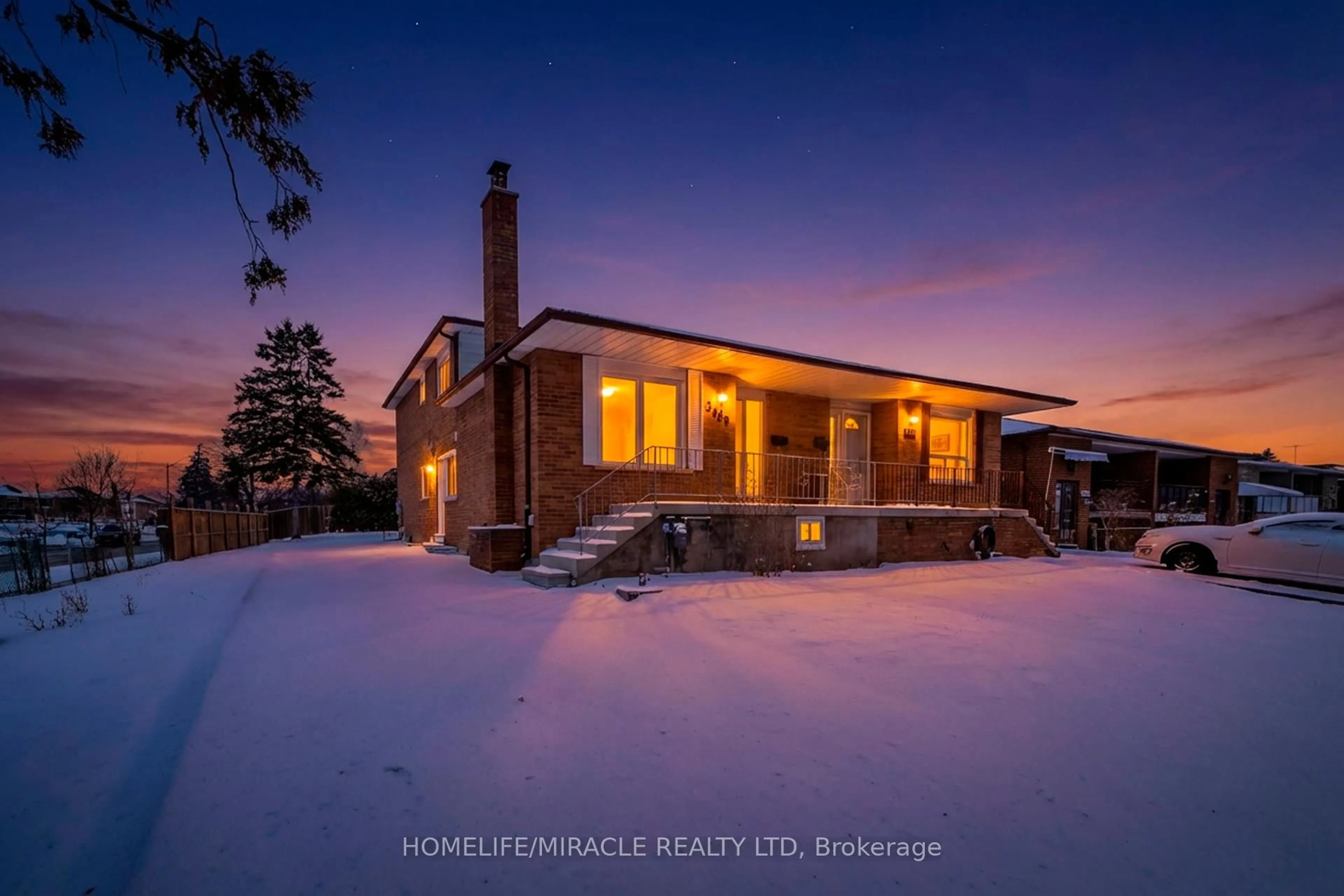 A pic from outside/outdoor area/front of a property/back of a property/a pic from drone, unknown for 3309 Jolliffe Ave, Mississauga Ontario L4T 1V6