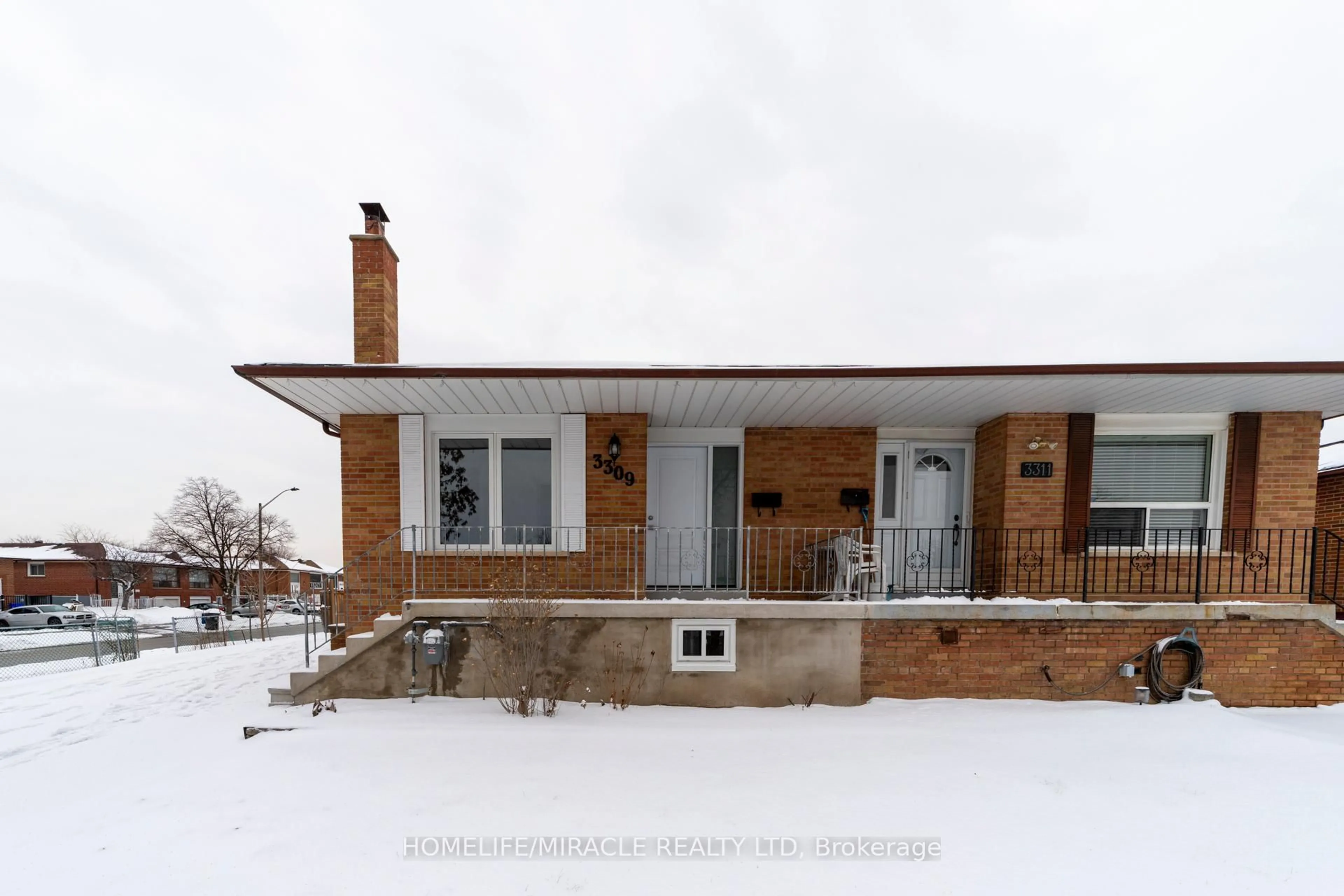 Home with brick exterior material, street for 3309 Jolliffe Ave, Mississauga Ontario L4T 1V6