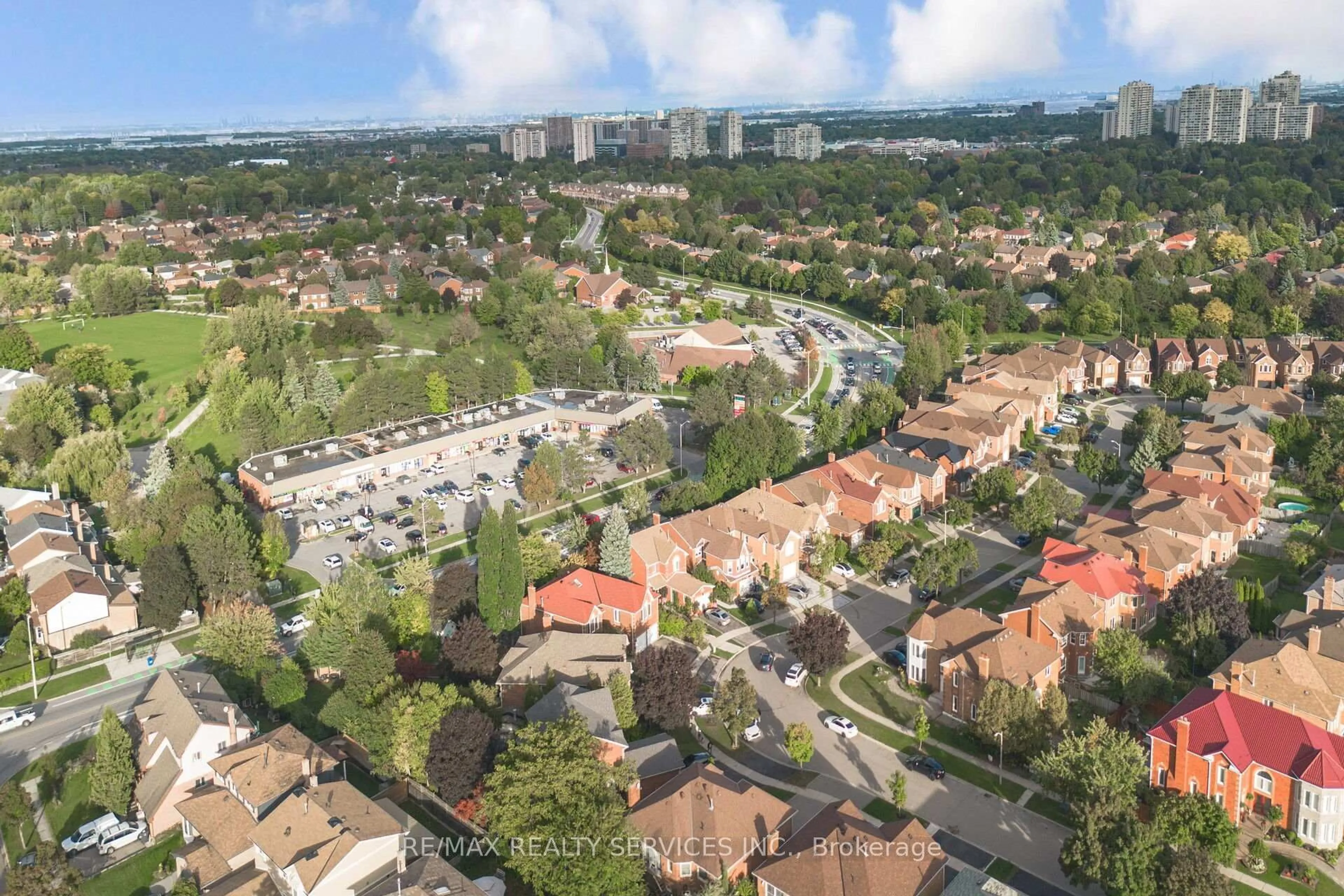 A pic from outside/outdoor area/front of a property/back of a property/a pic from drone, city buildings view from balcony for 74 Leeward Dr, Brampton Ontario L6S 5V8