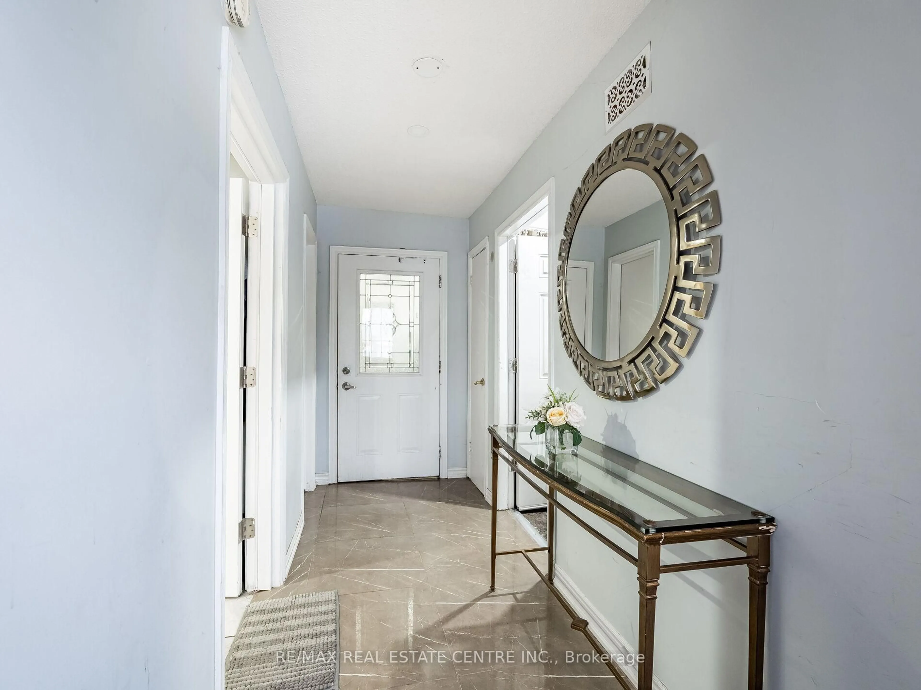 Indoor entryway for 4 Horne Dr, Brampton Ontario L6V 2V3