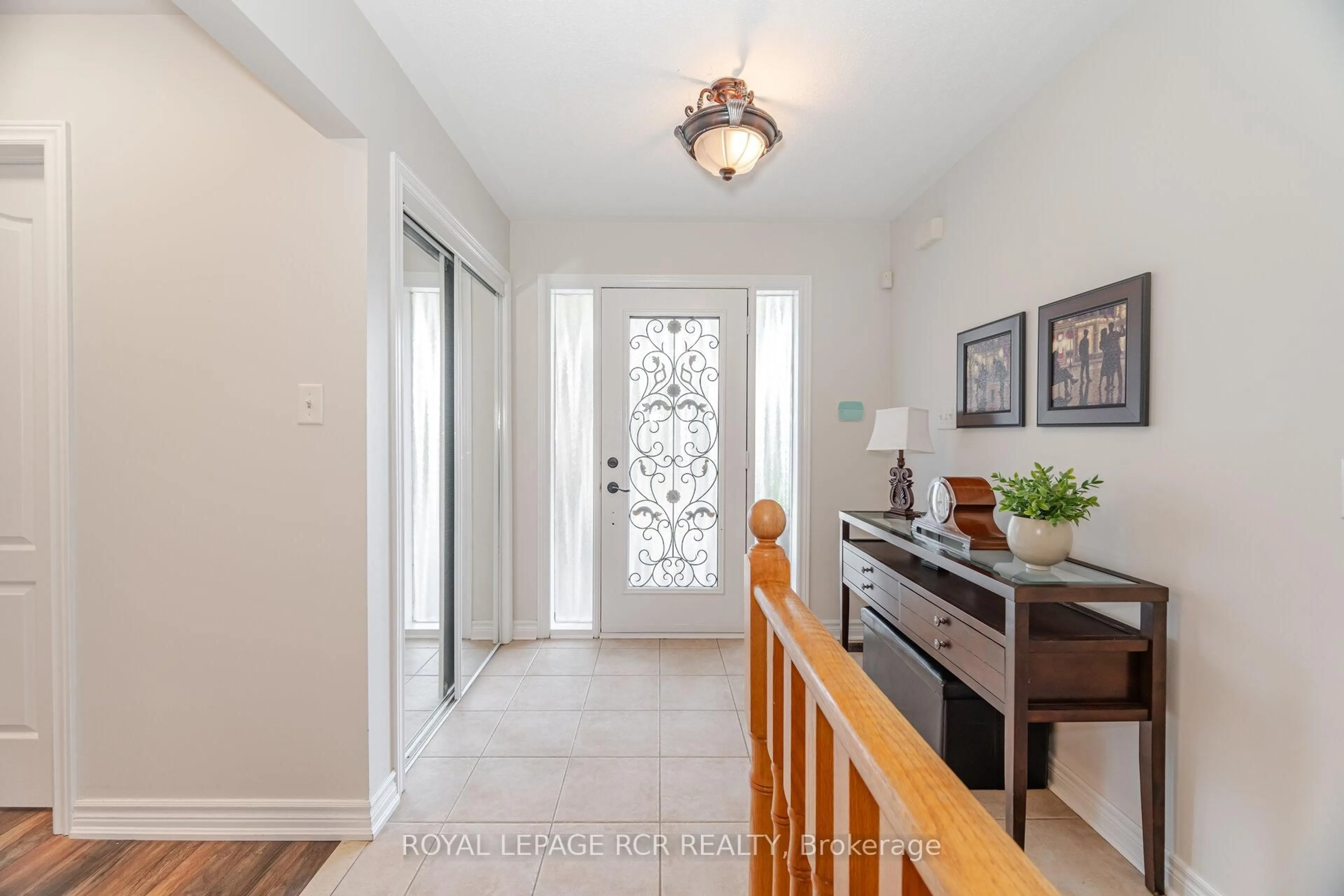 Indoor entryway for 21 Seashell Pl, Brampton Ontario L9W 2E7