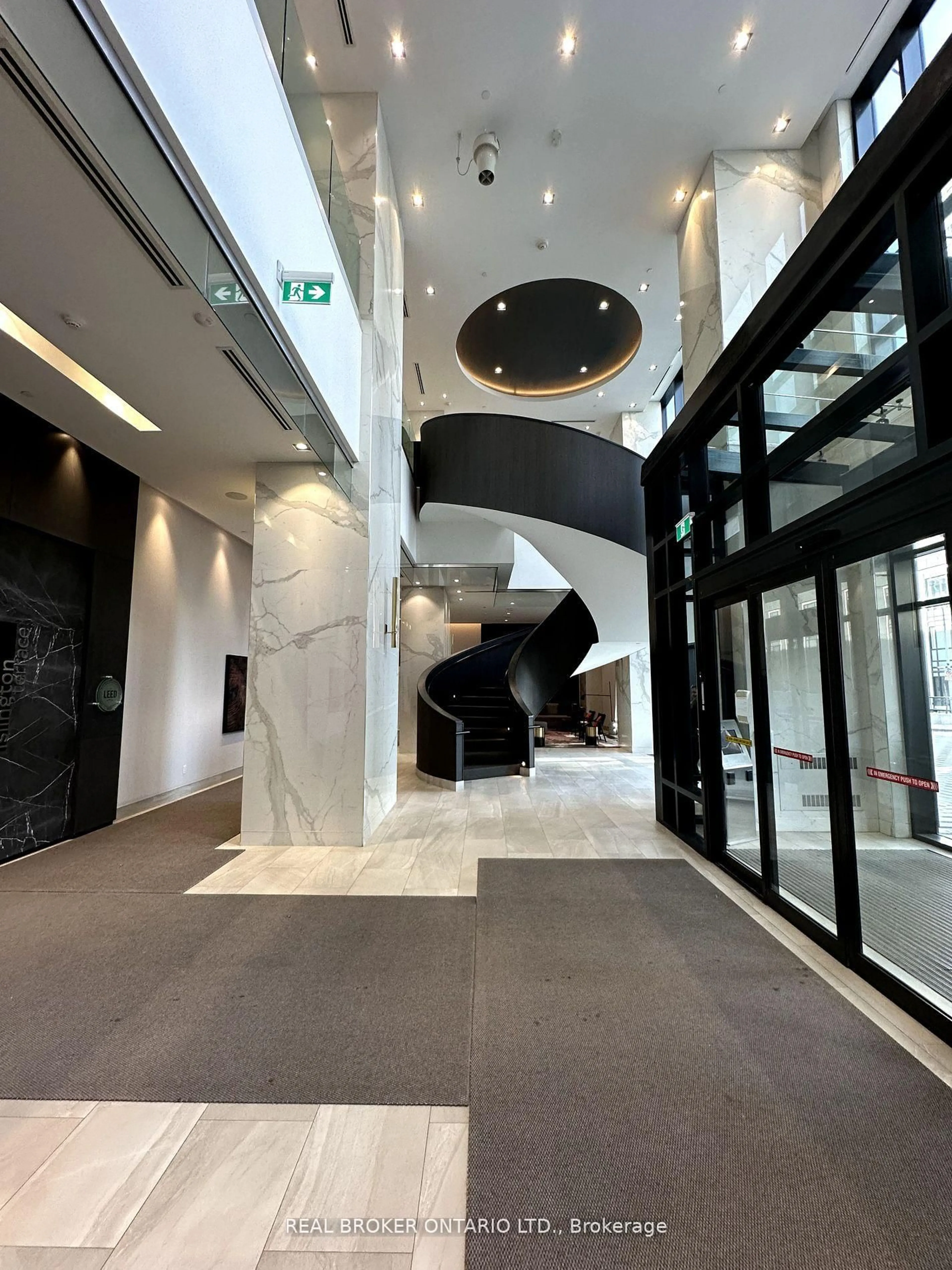 Indoor foyer for 7 Mabelle Ave #2, Toronto Ontario M9A 4X7