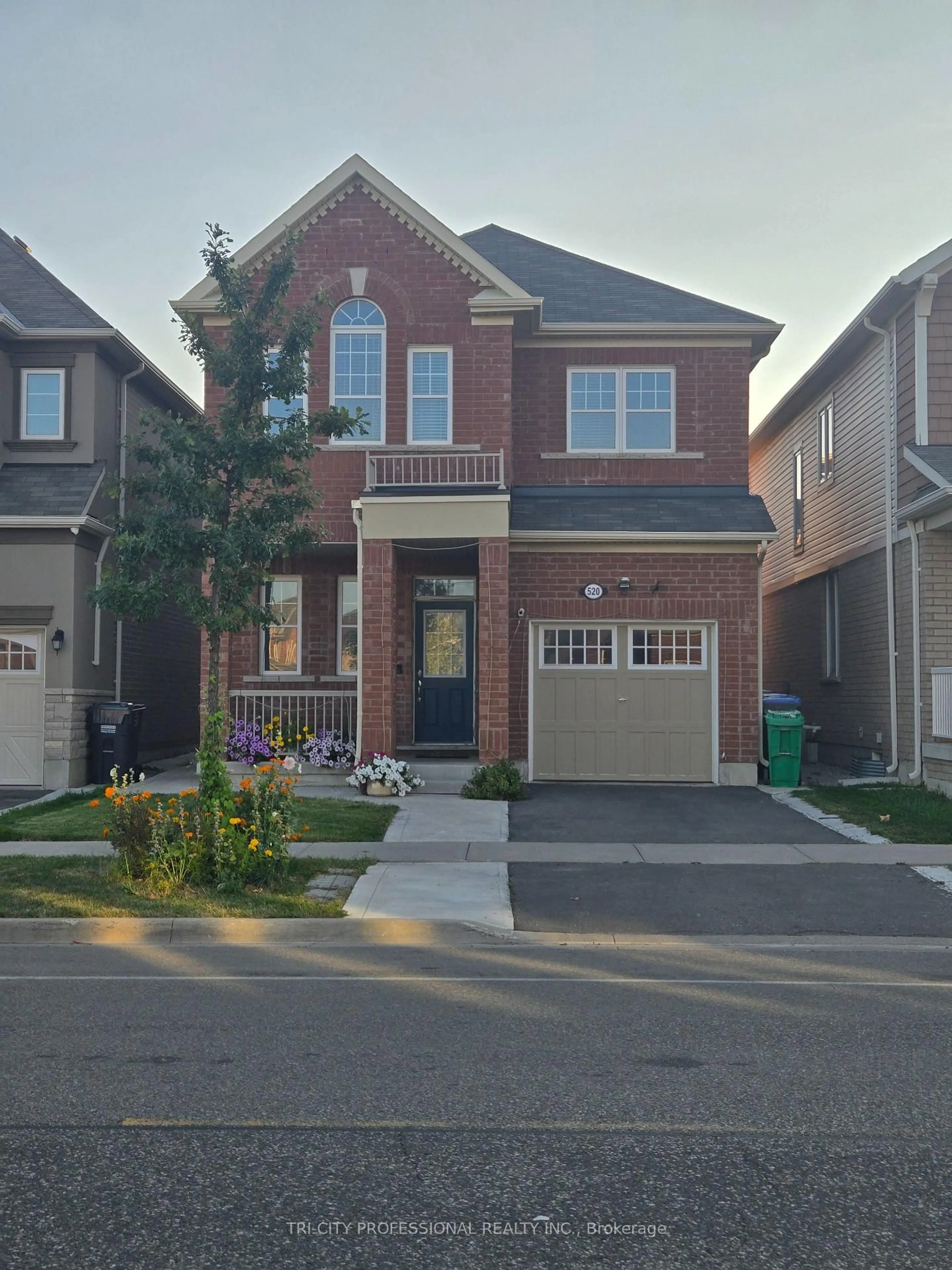 Home with brick exterior material, street for 520 Edenbrook Hill Dr, Brampton Ontario L7A 4T7