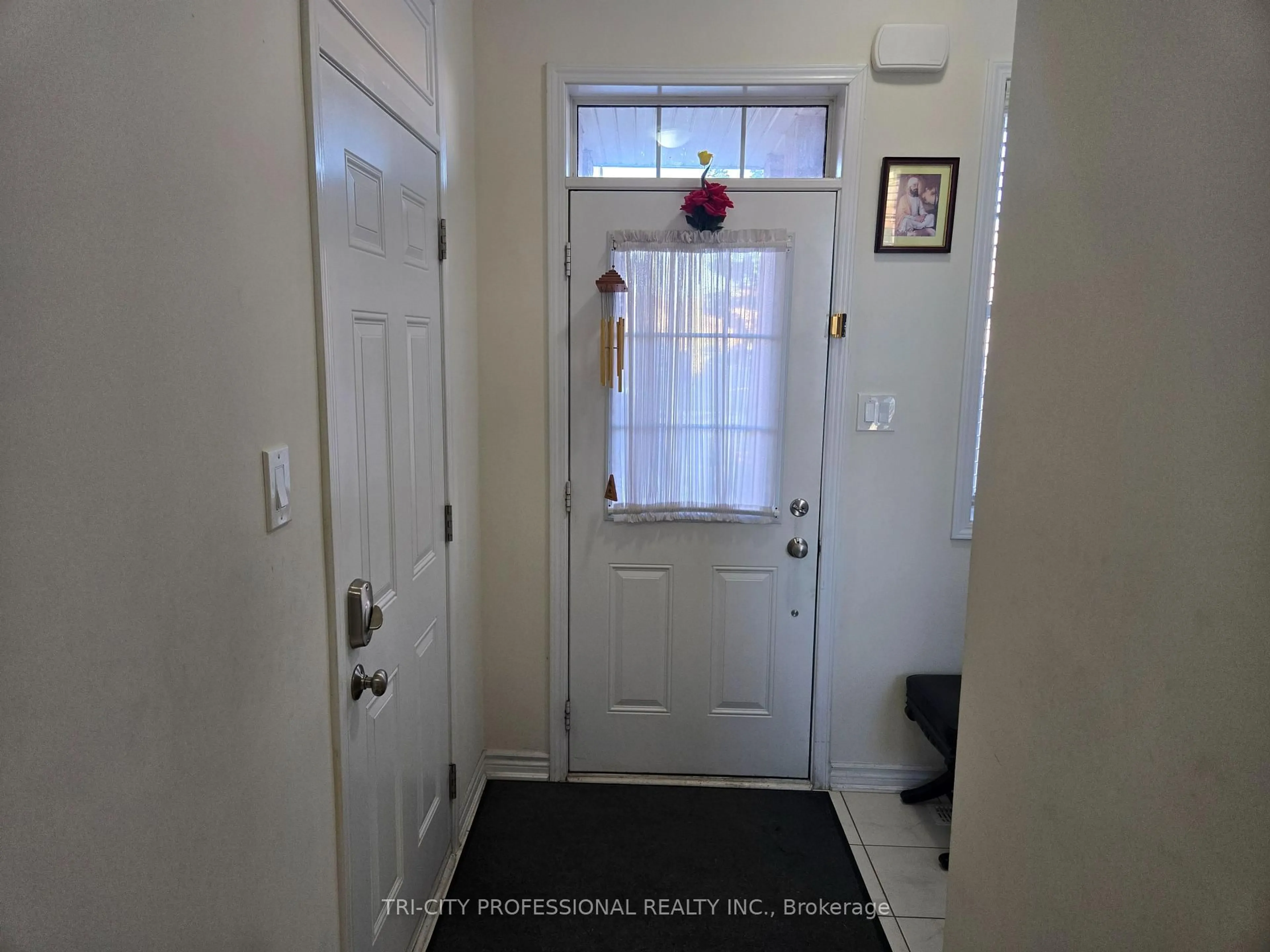 Indoor entryway for 520 Edenbrook Hill Dr, Brampton Ontario L7A 4T7
