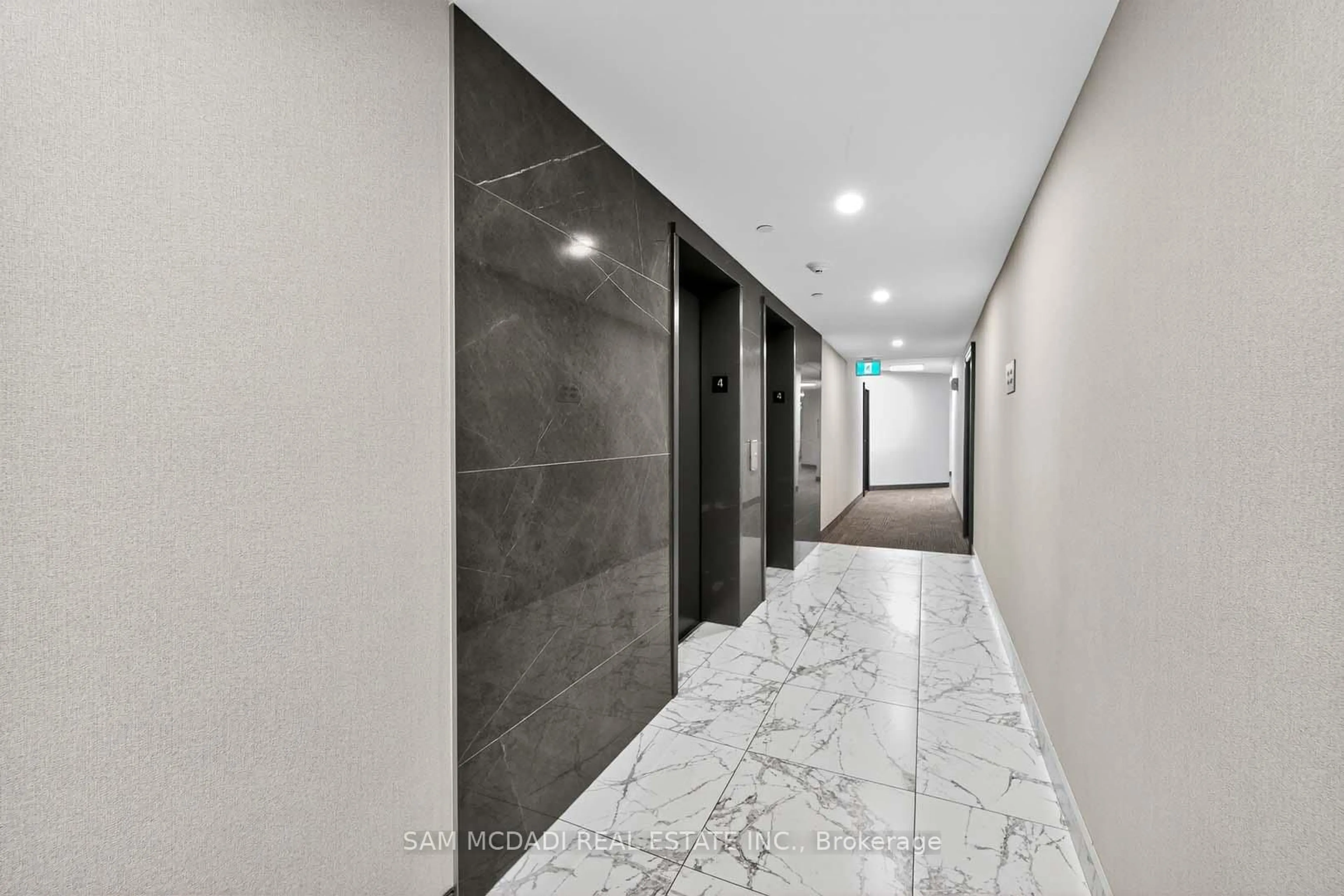 Indoor foyer for 3501 Glen Erin Dr #407, Mississauga Ontario L5L 2E9