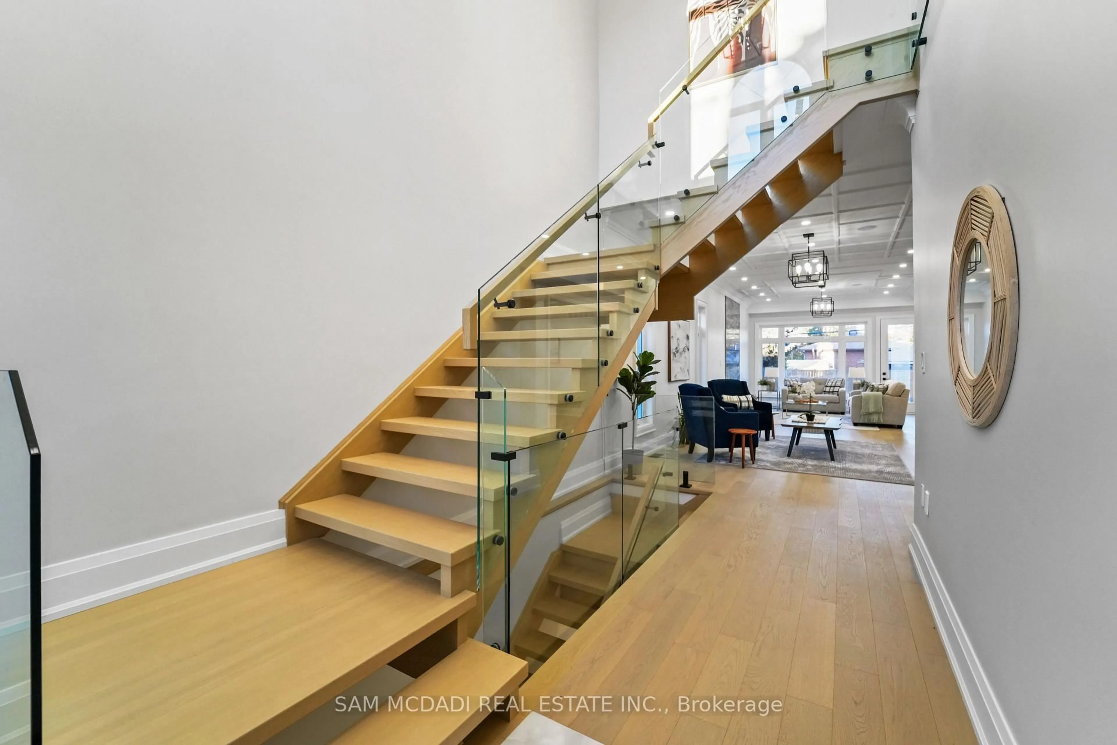 Indoor foyer for 303 Delta St, Toronto Ontario M8W 4G1