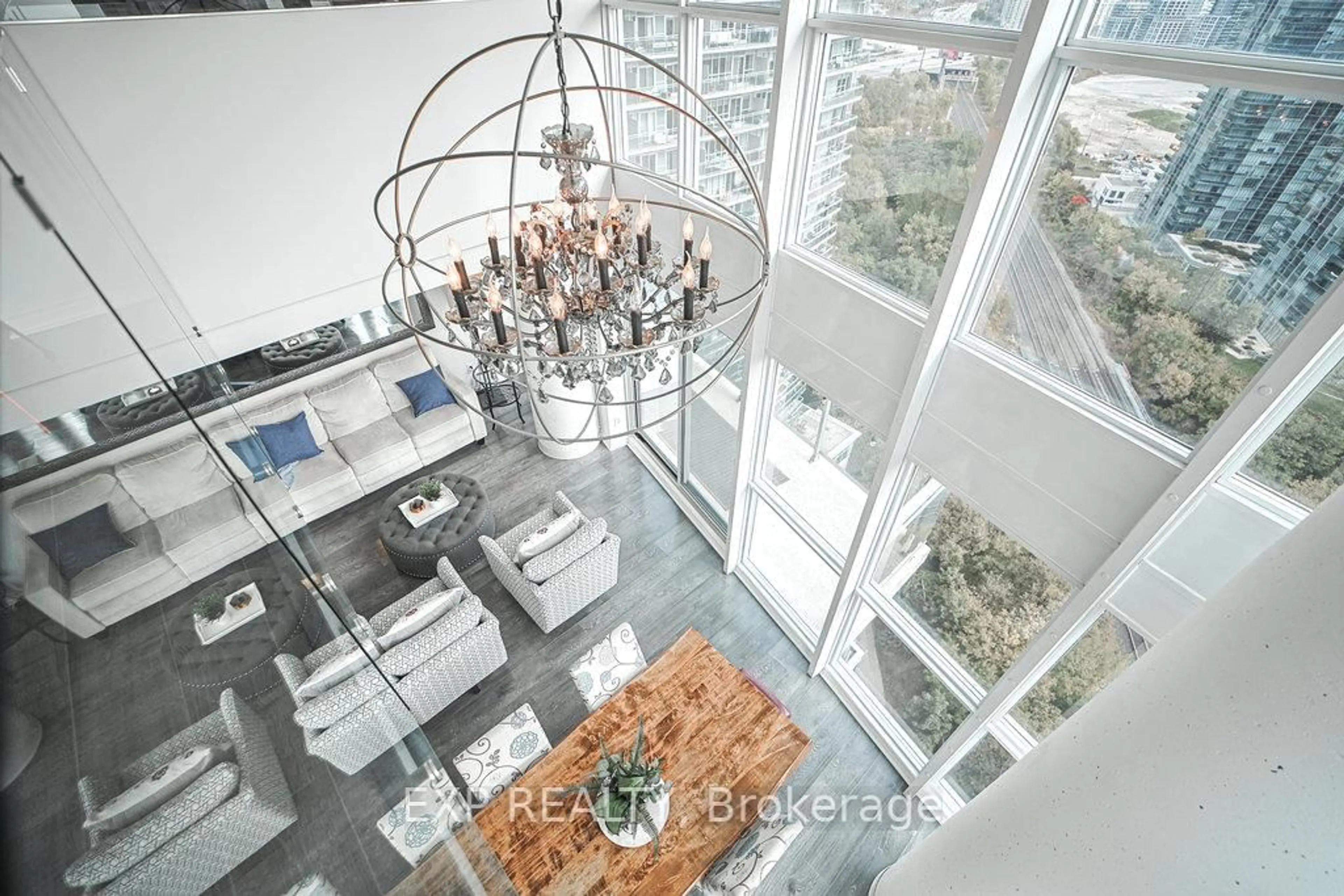 Indoor foyer for 155 Legion Rd #2304, Toronto Ontario M8Y 0A7