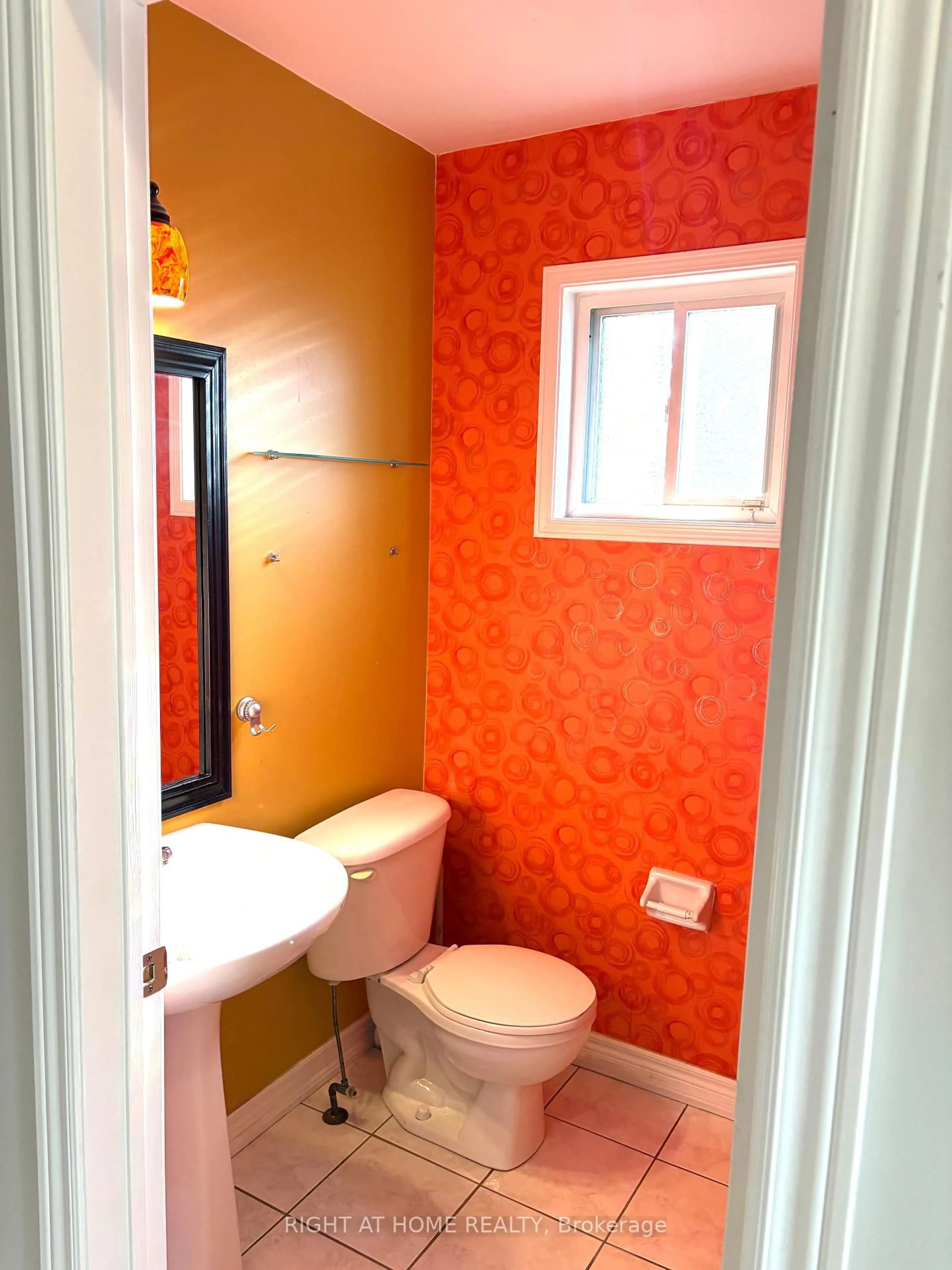 Standard bathroom, ceramic/tile floor for 29 Mistdale Cres, Brampton Ontario L7A 1S2