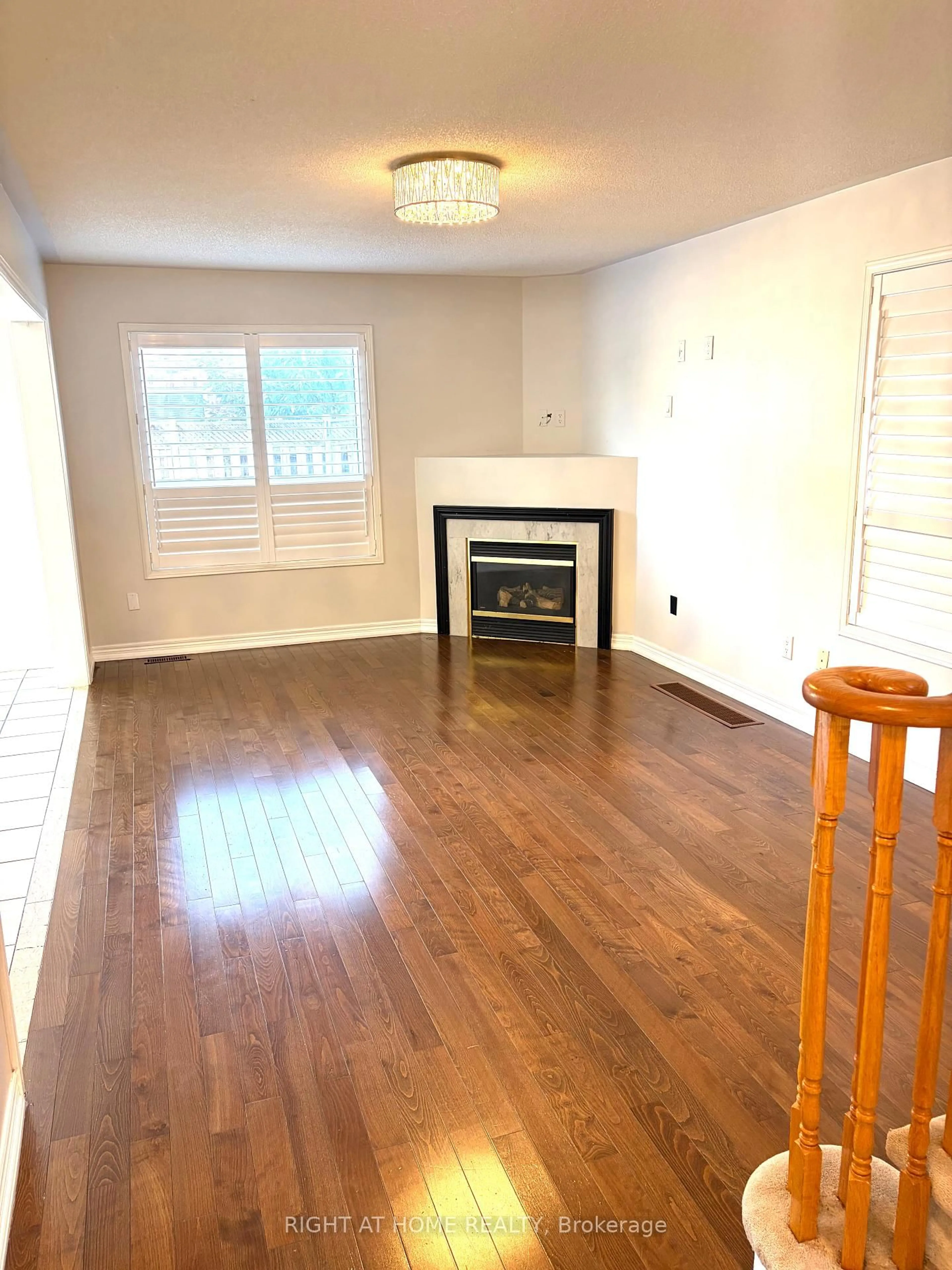 A pic of a room for 29 Mistdale Cres, Brampton Ontario L7A 1S2