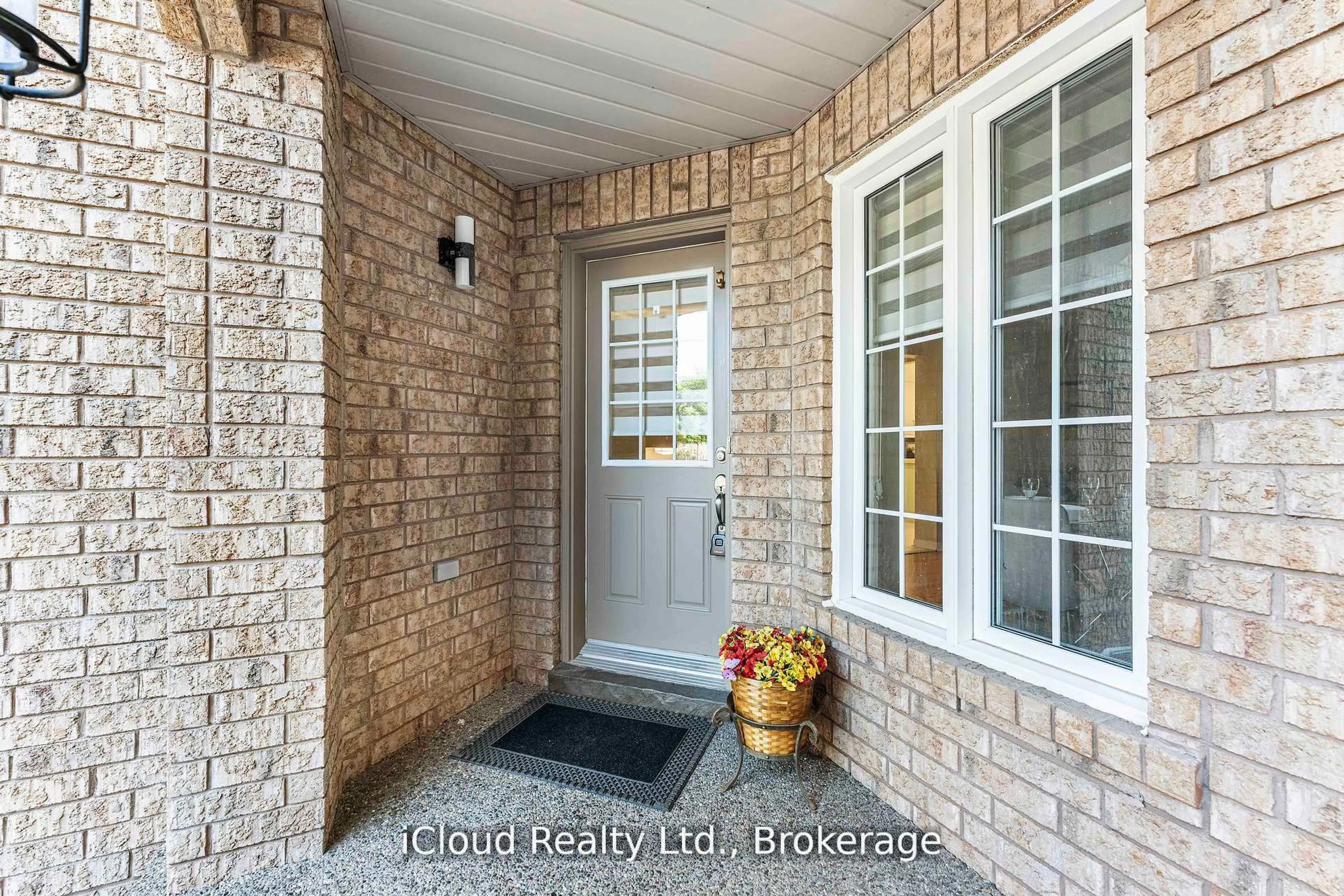 Indoor entryway for 4758 Allegheny Rd, Mississauga Ontario L5R 0A6