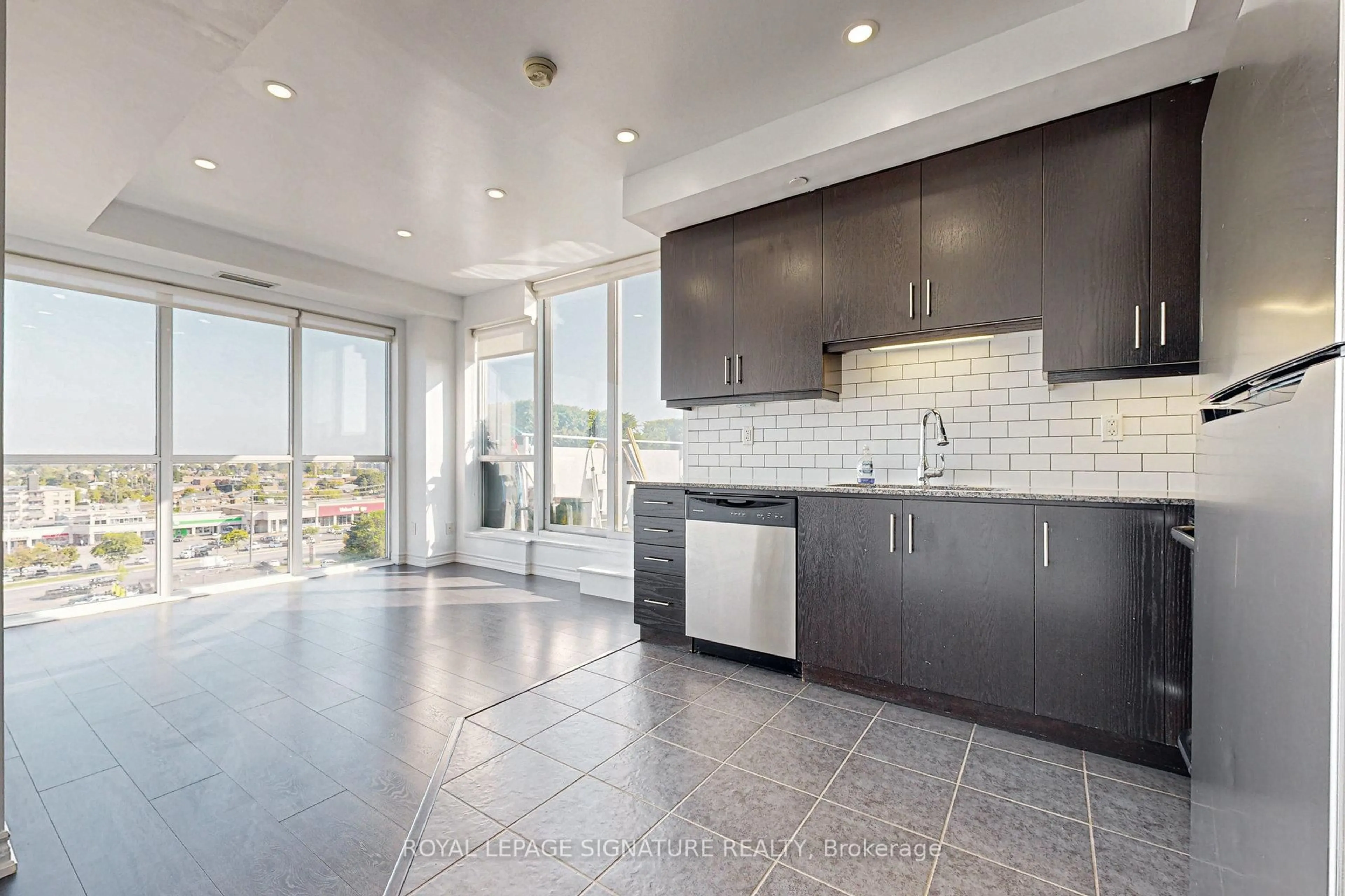Open concept kitchen, ceramic/tile floor for 15 James Finlay Way #1012, Toronto Ontario M3M 0B3