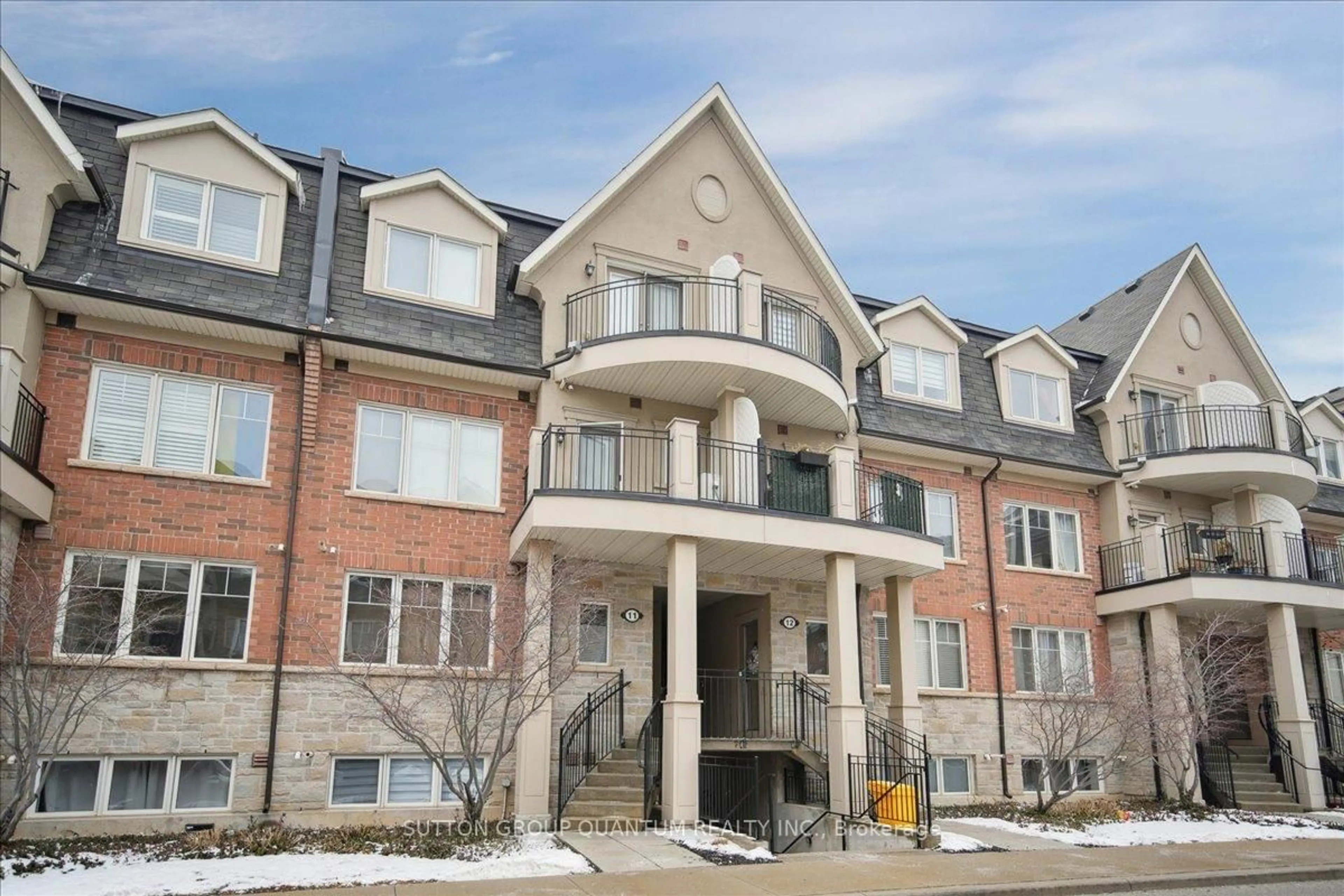 Home with brick exterior material, building for 2420 Baronwood Dr #11-04, Oakville Ontario L6M 0X6