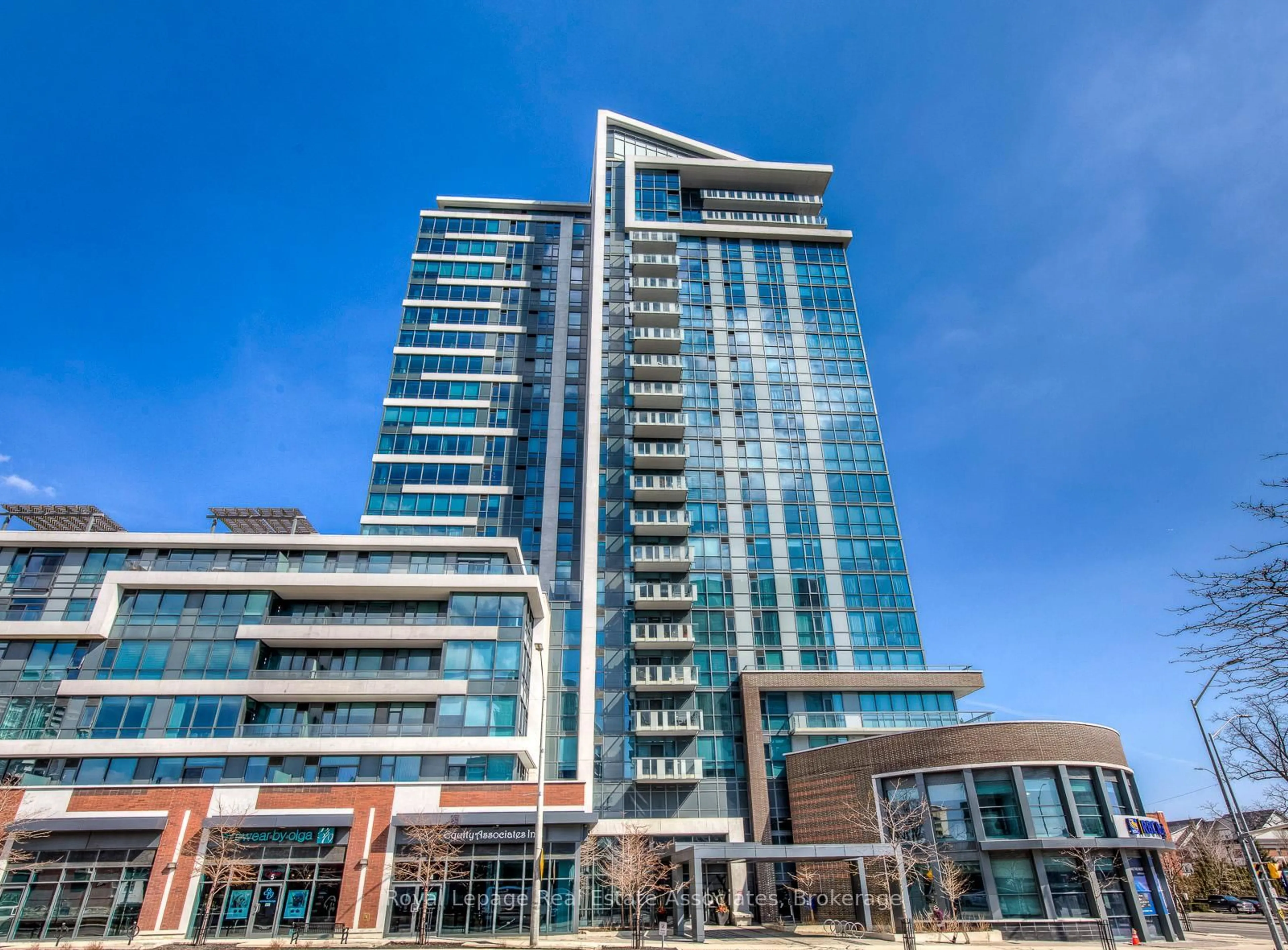Indoor foyer for 1 Hurontario St #308, Mississauga Ontario L5G 0A3