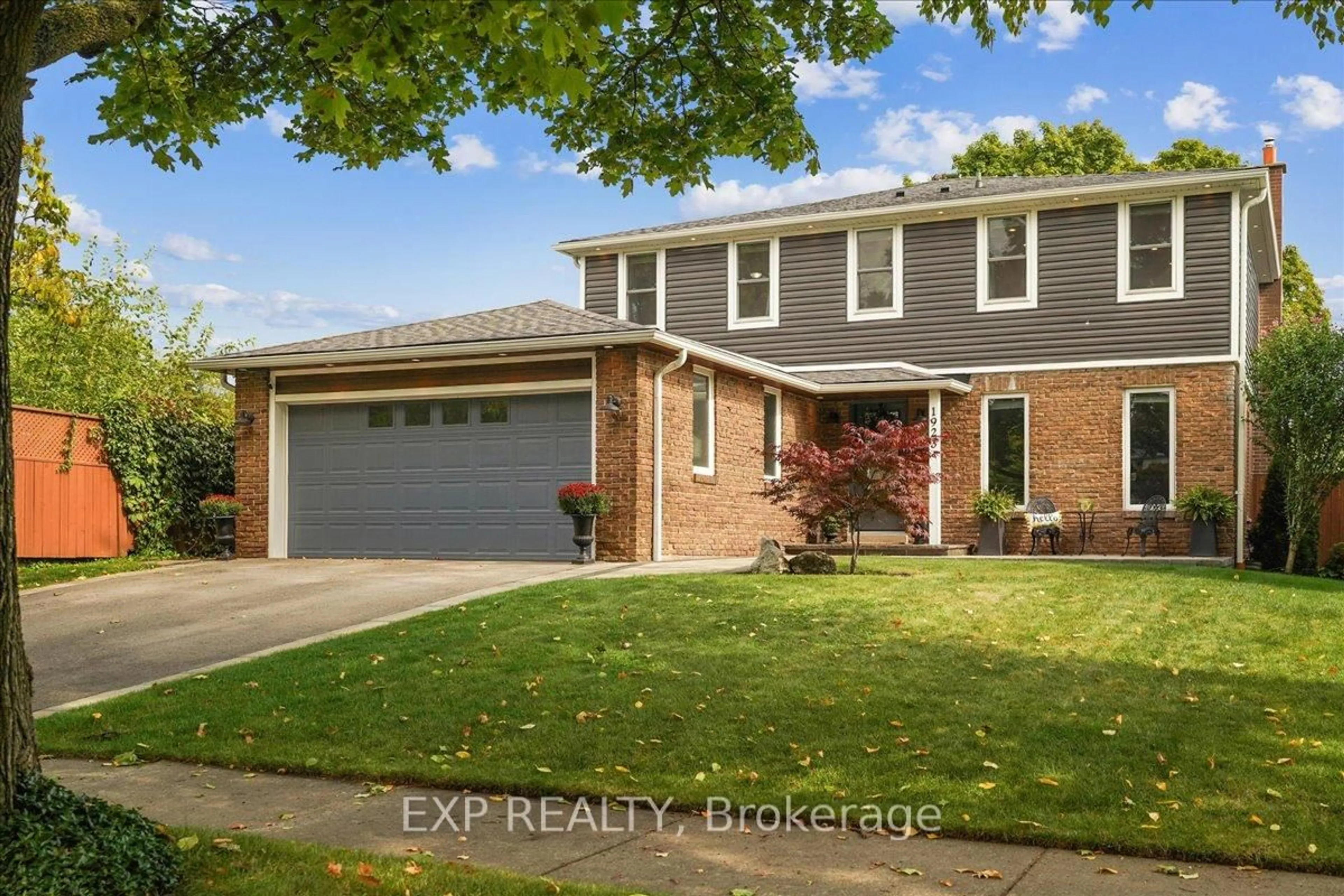 Home with brick exterior material, street for 1923 Steepbank Cres, Mississauga Ontario L4X 1T9