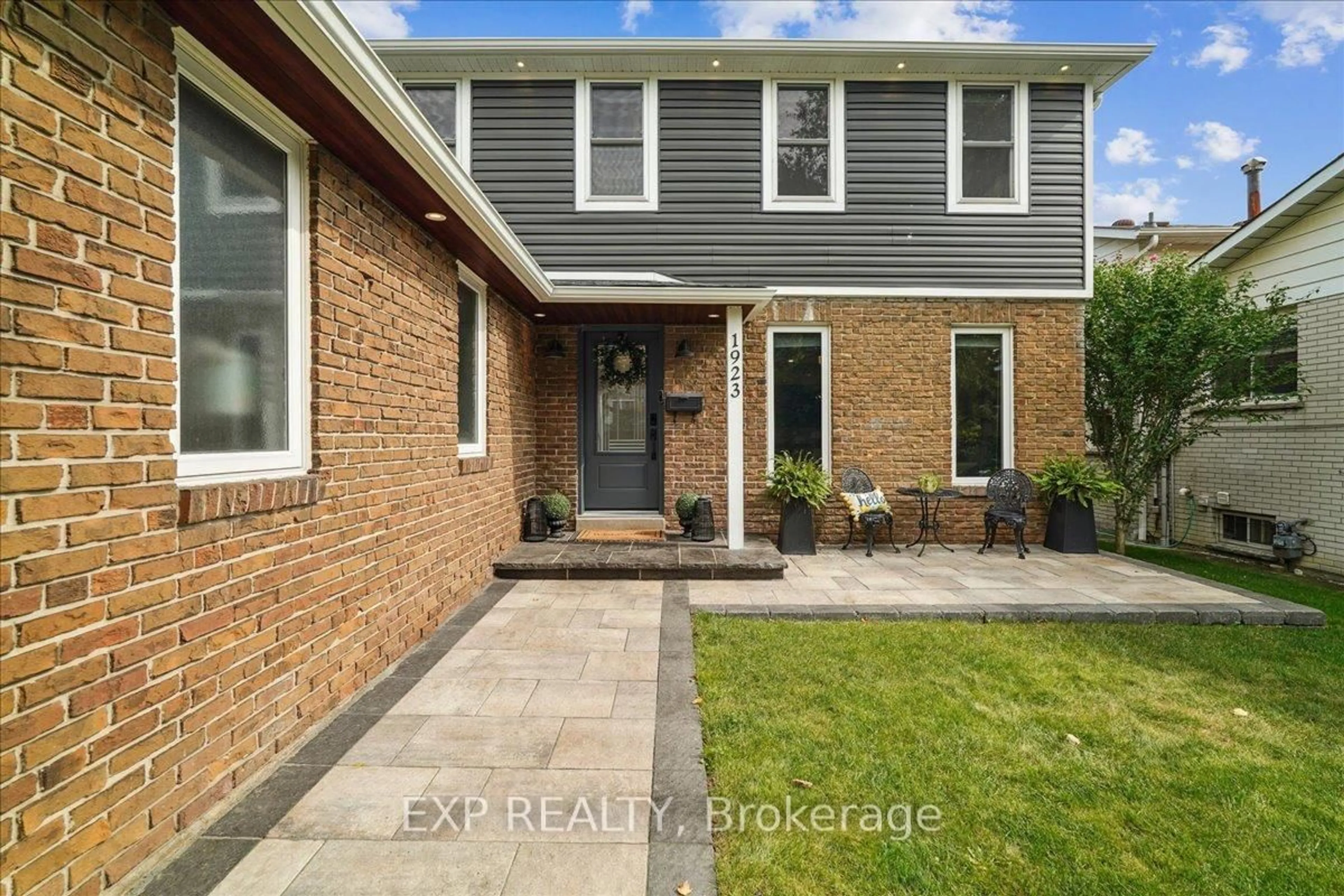 Home with brick exterior material, street for 1923 Steepbank Cres, Mississauga Ontario L4X 1T9