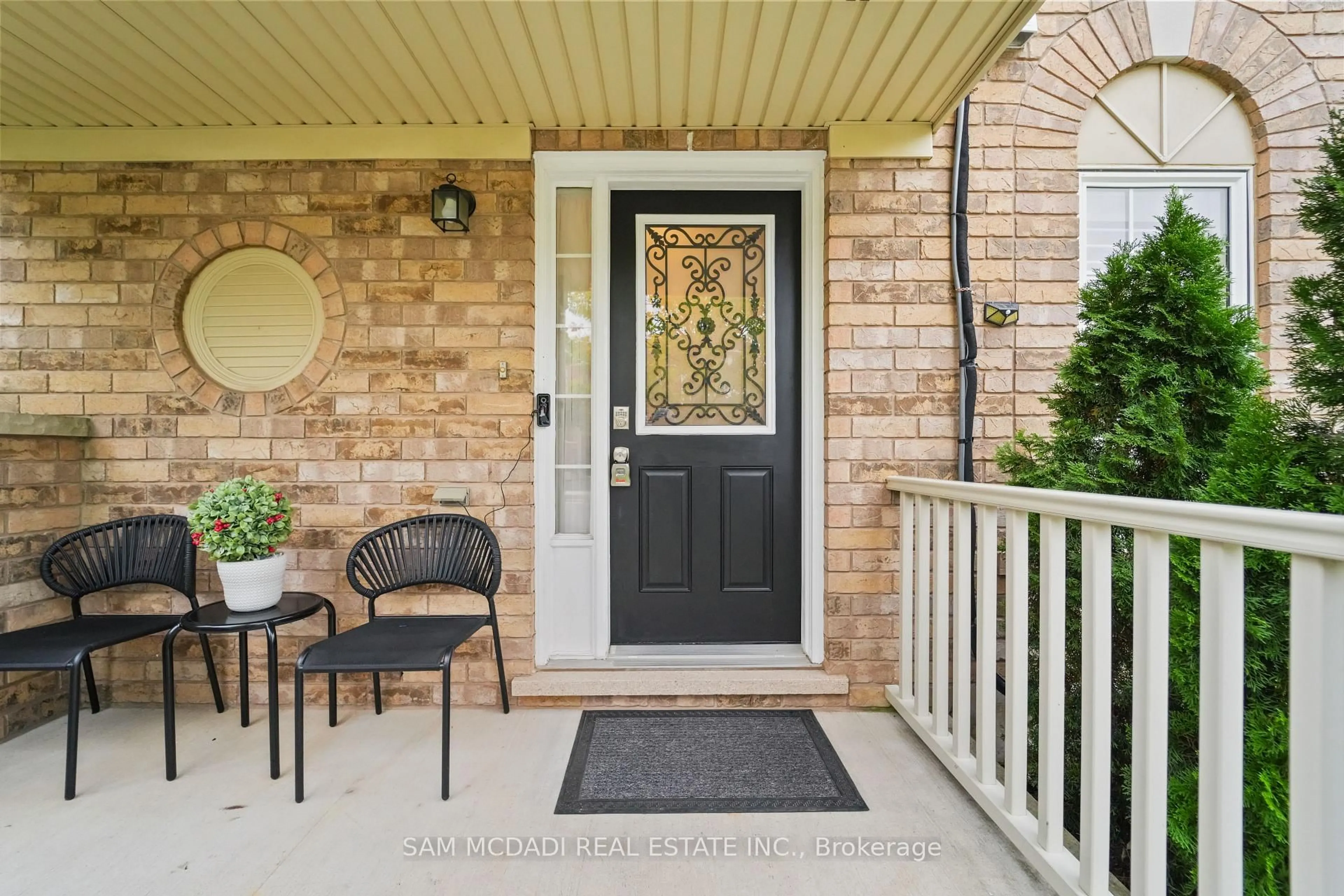 Indoor entryway for 917 Burrows Gate, Milton Ontario L9T 0K7