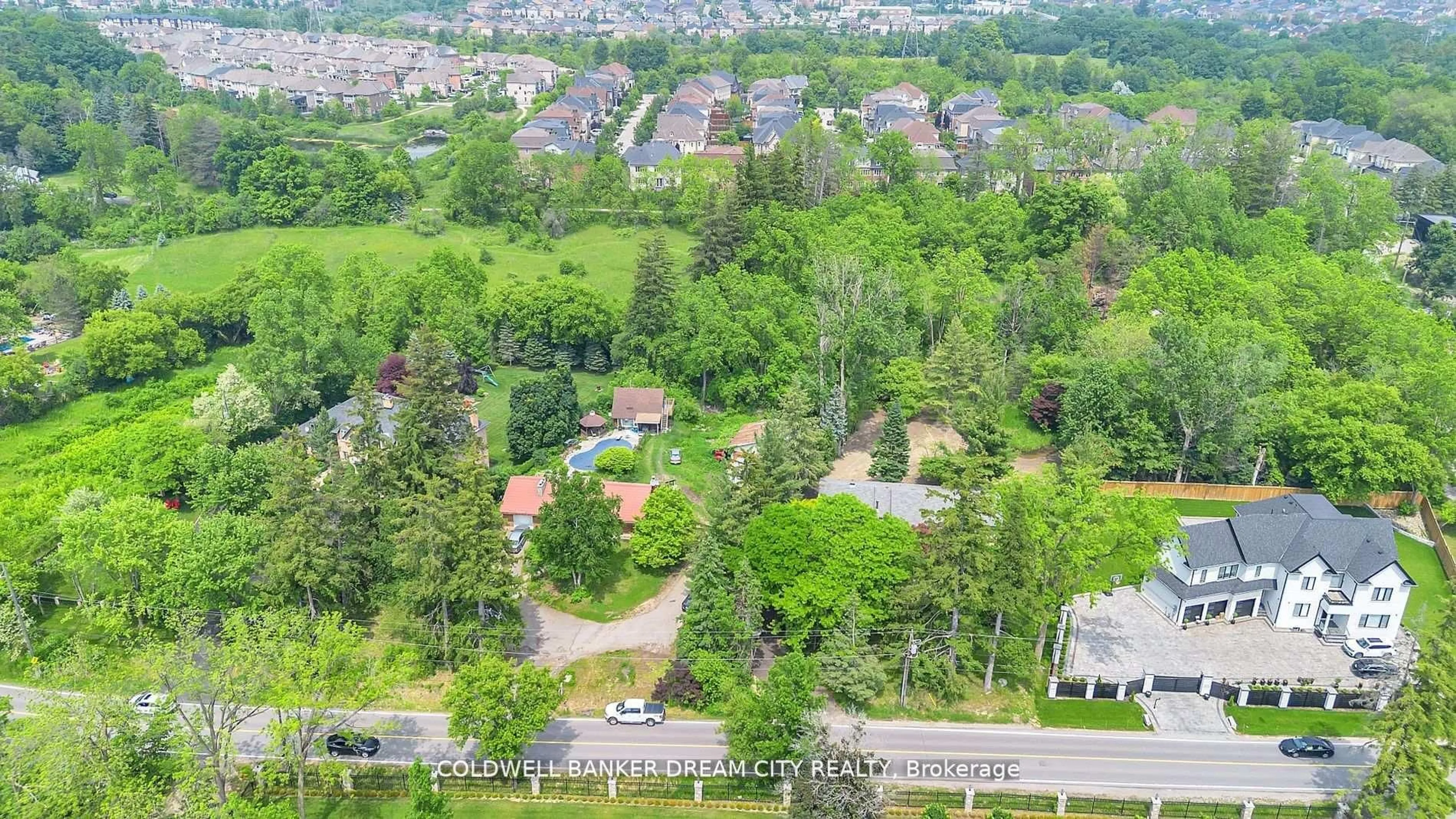 A pic from outside/outdoor area/front of a property/back of a property/a pic from drone, unknown for 8295 Creditview Rd, Brampton Ontario L6Y 0G7