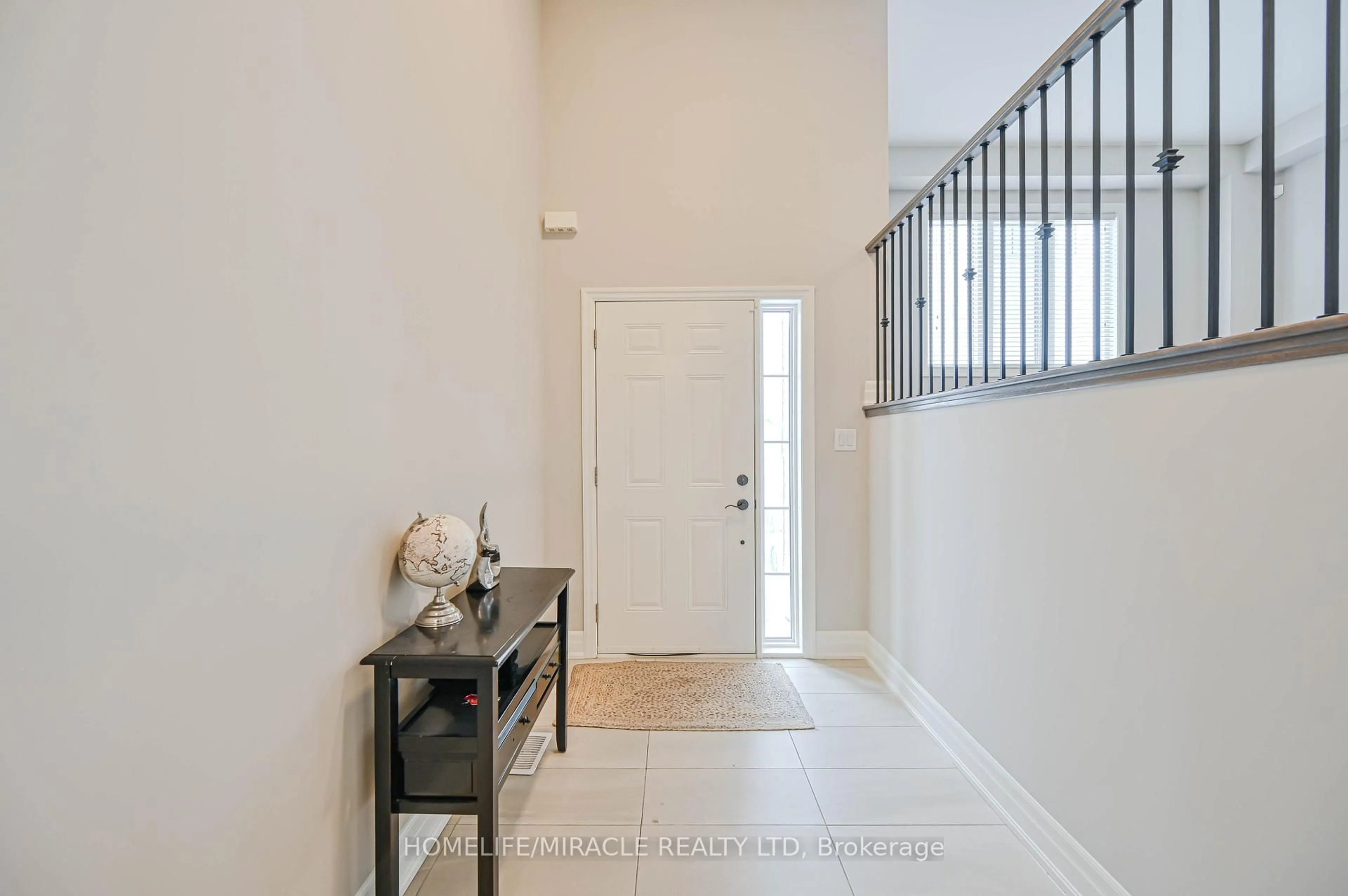 Indoor entryway for 1 Chisholm St, Orangeville Ontario L9W 6Y6