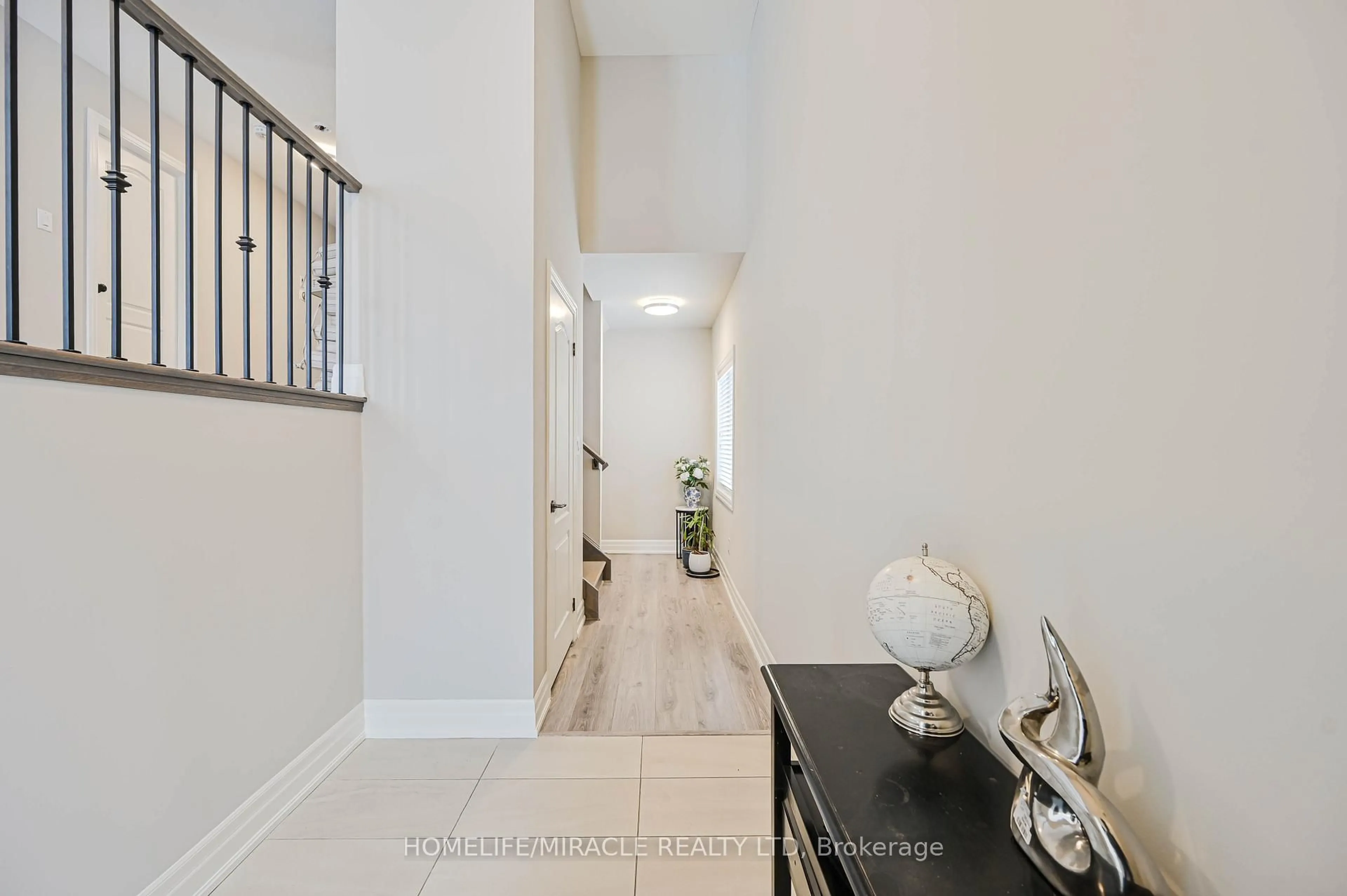 Indoor entryway for 1 Chisholm St, Orangeville Ontario L9W 6Y6