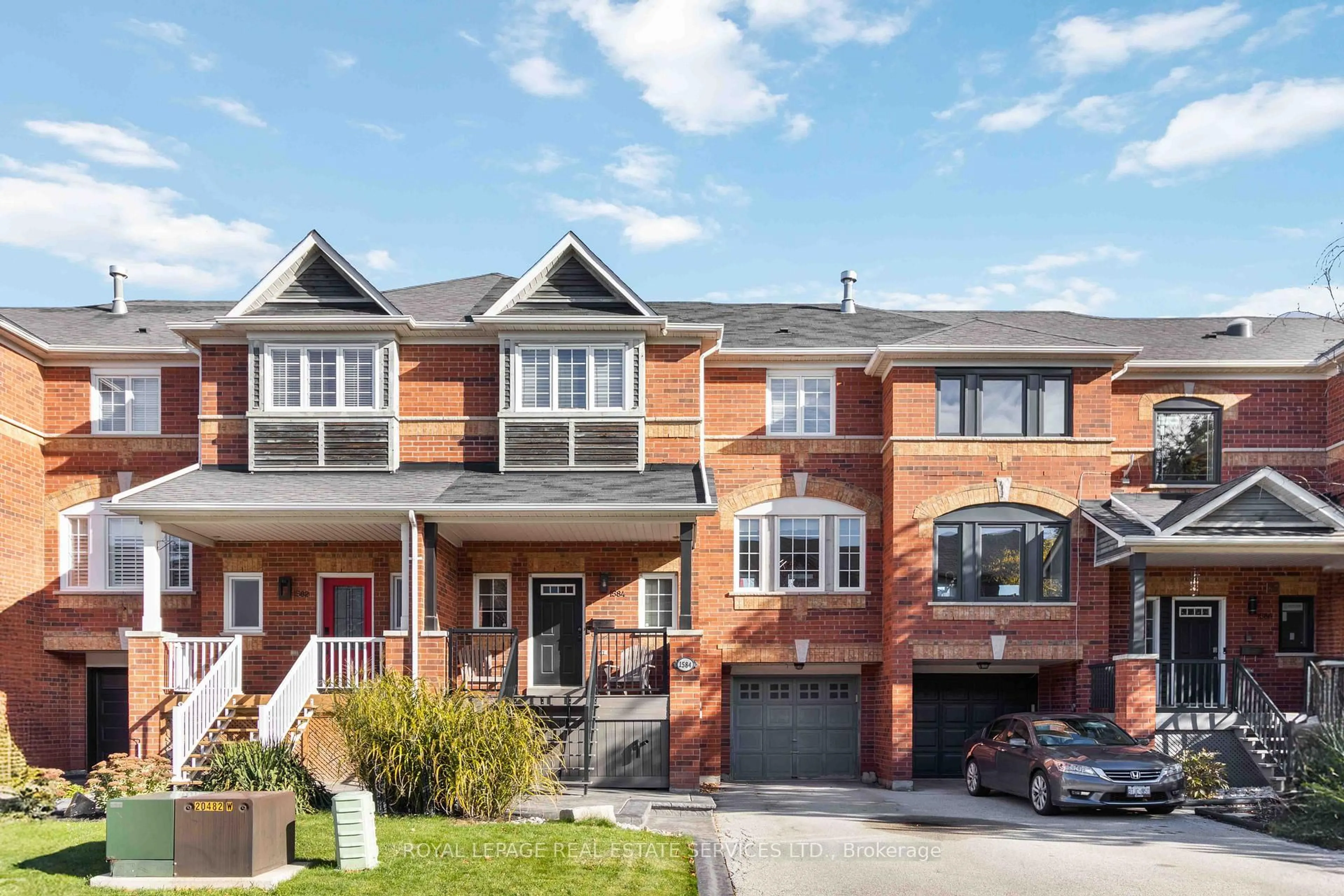 Home with brick exterior material, street for 1584 Woodhenge Way, Mississauga Ontario L5N 7T1