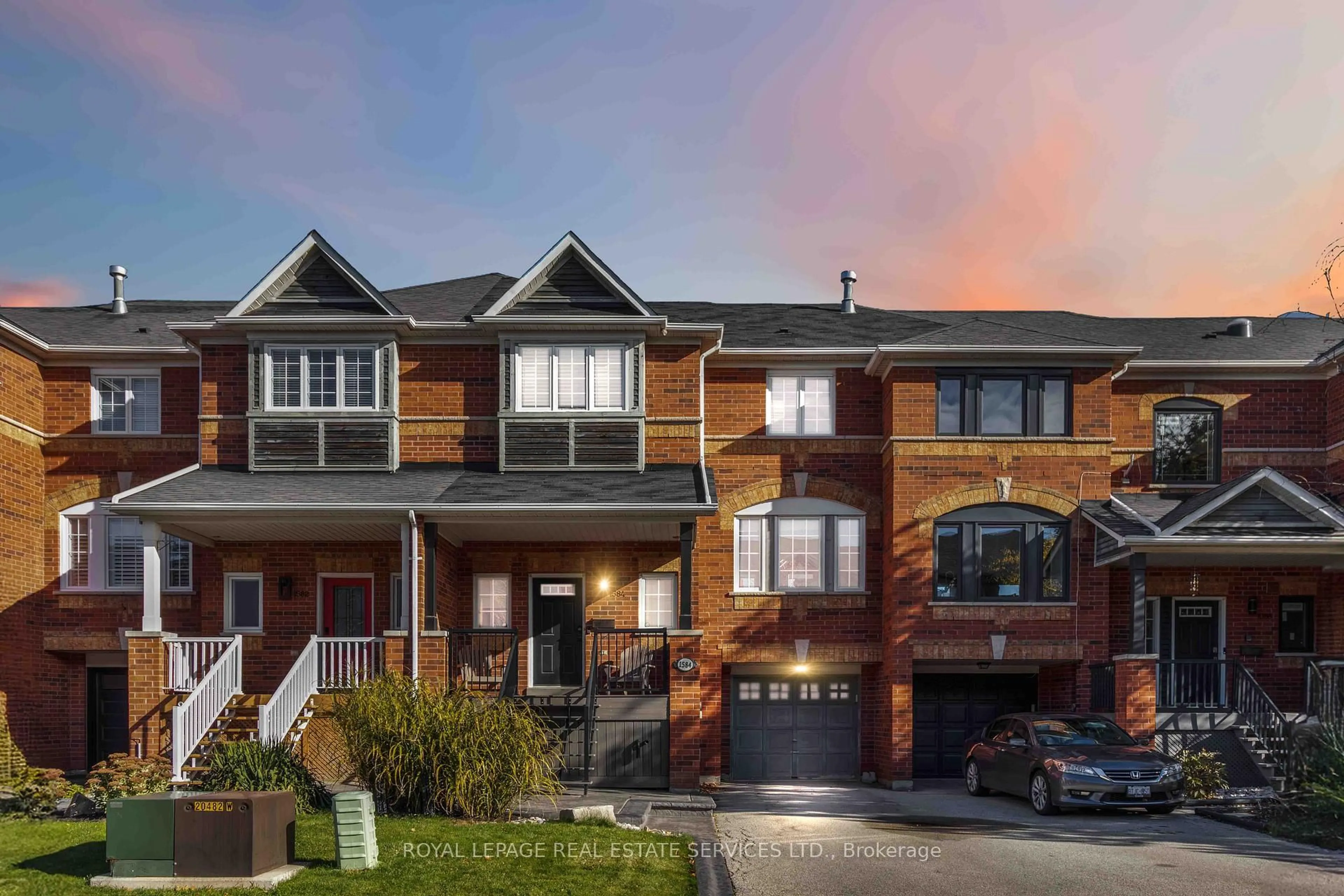 Home with brick exterior material, street for 1584 Woodhenge Way, Mississauga Ontario L5N 7T1