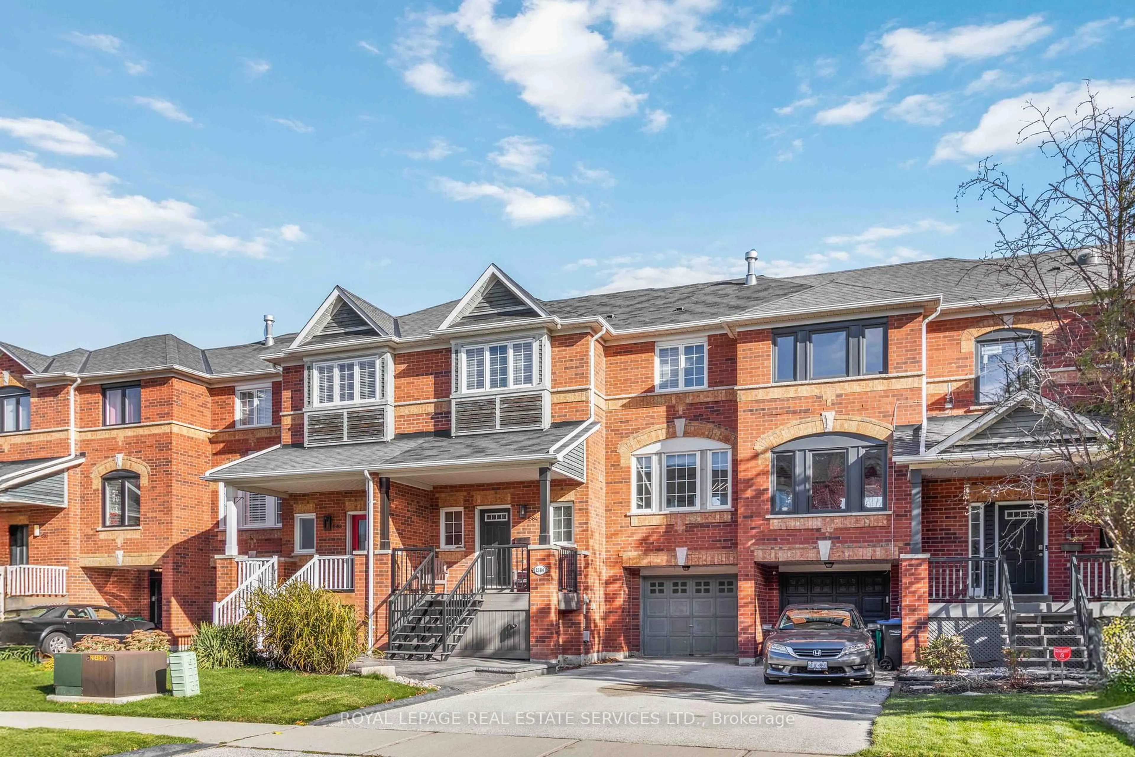 Home with brick exterior material, street for 1584 Woodhenge Way, Mississauga Ontario L5N 7T1