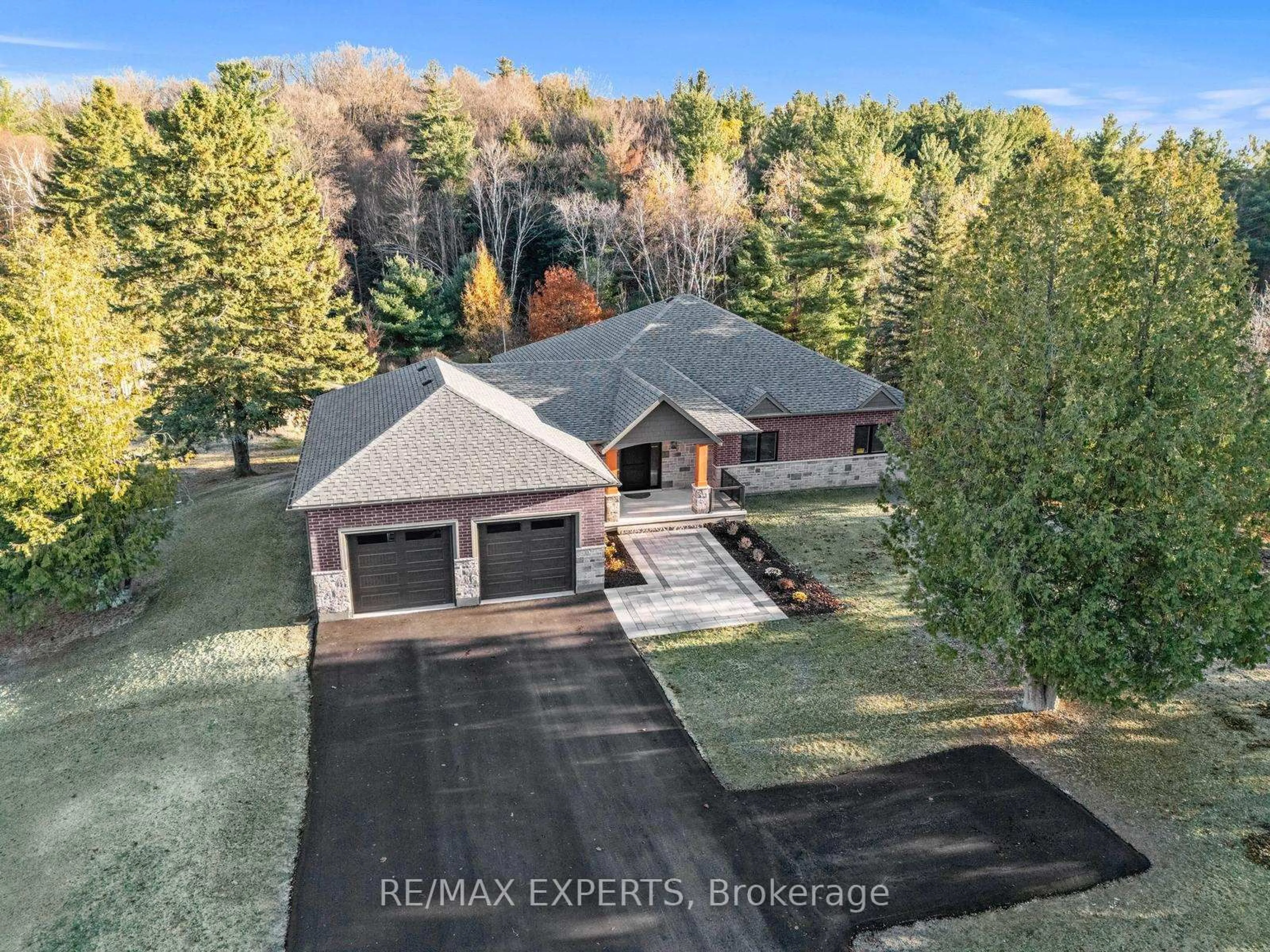 A pic from outside/outdoor area/front of a property/back of a property/a pic from drone, unknown for 211 Pine Ave, Caledon Ontario L7E 3S7