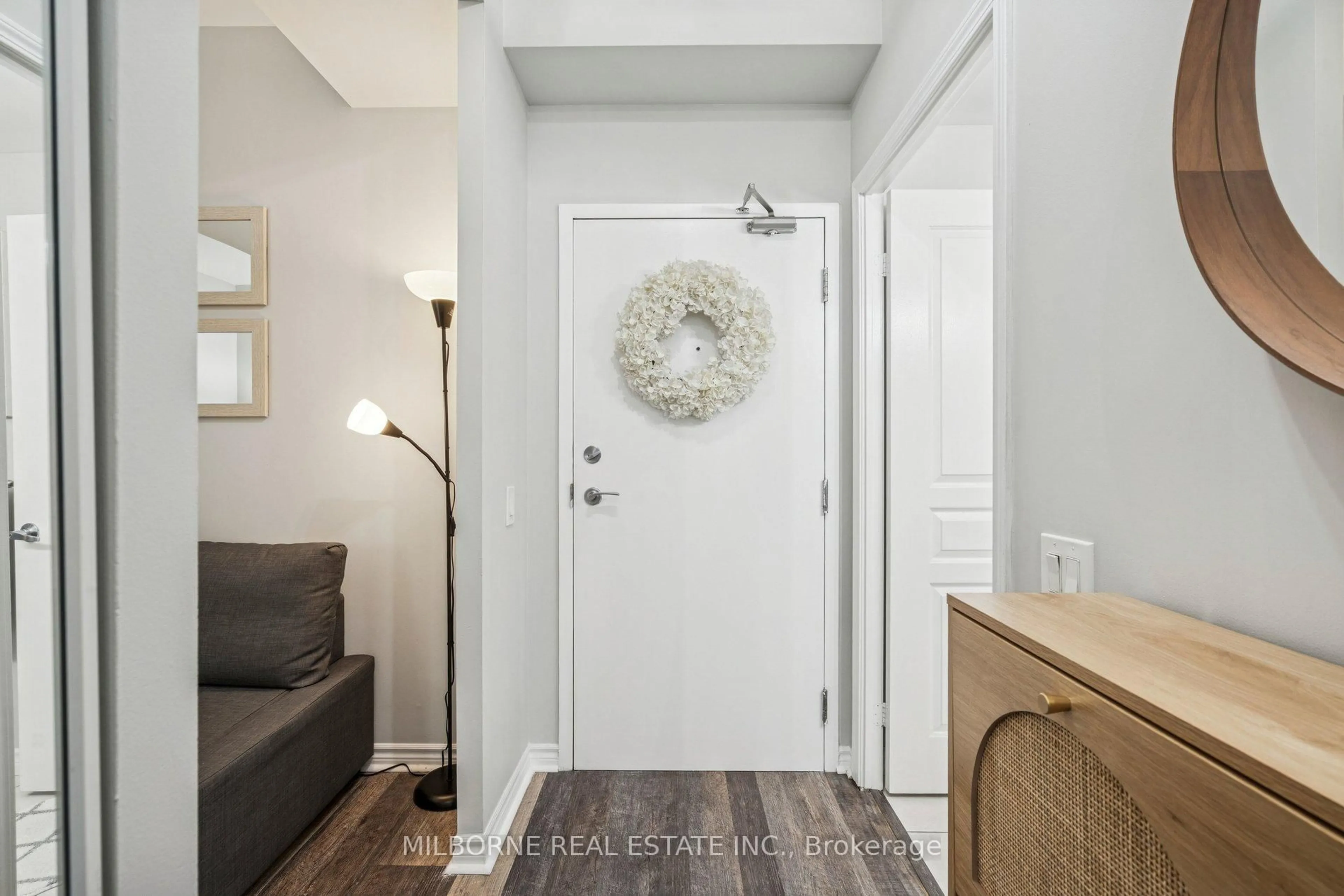 Indoor entryway for 5 Marine Parade Dr #511, Toronto Ontario M8V 4B4