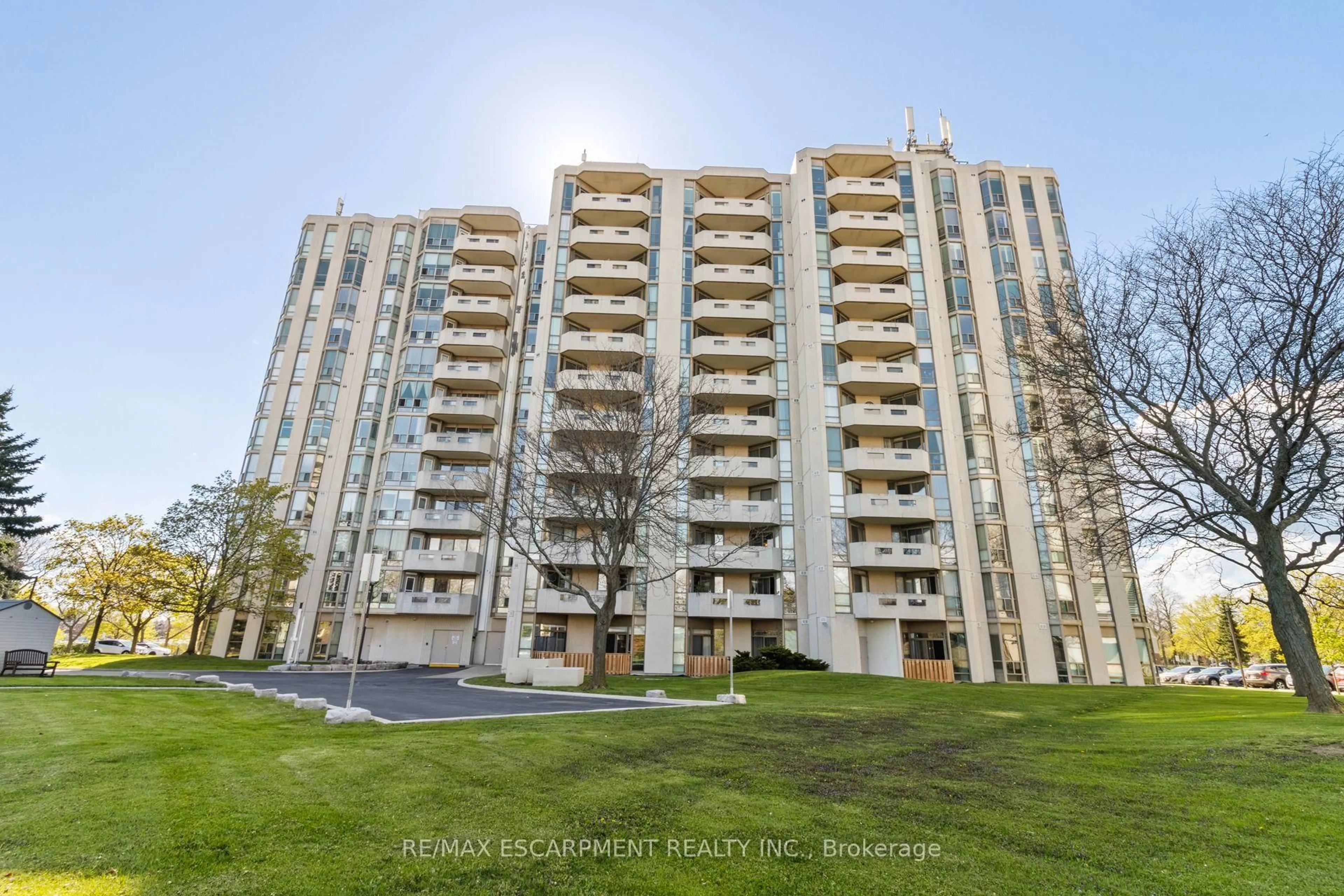 Unknown for 5070 Pinedale Ave #302, Burlington Ontario L7L 5V6