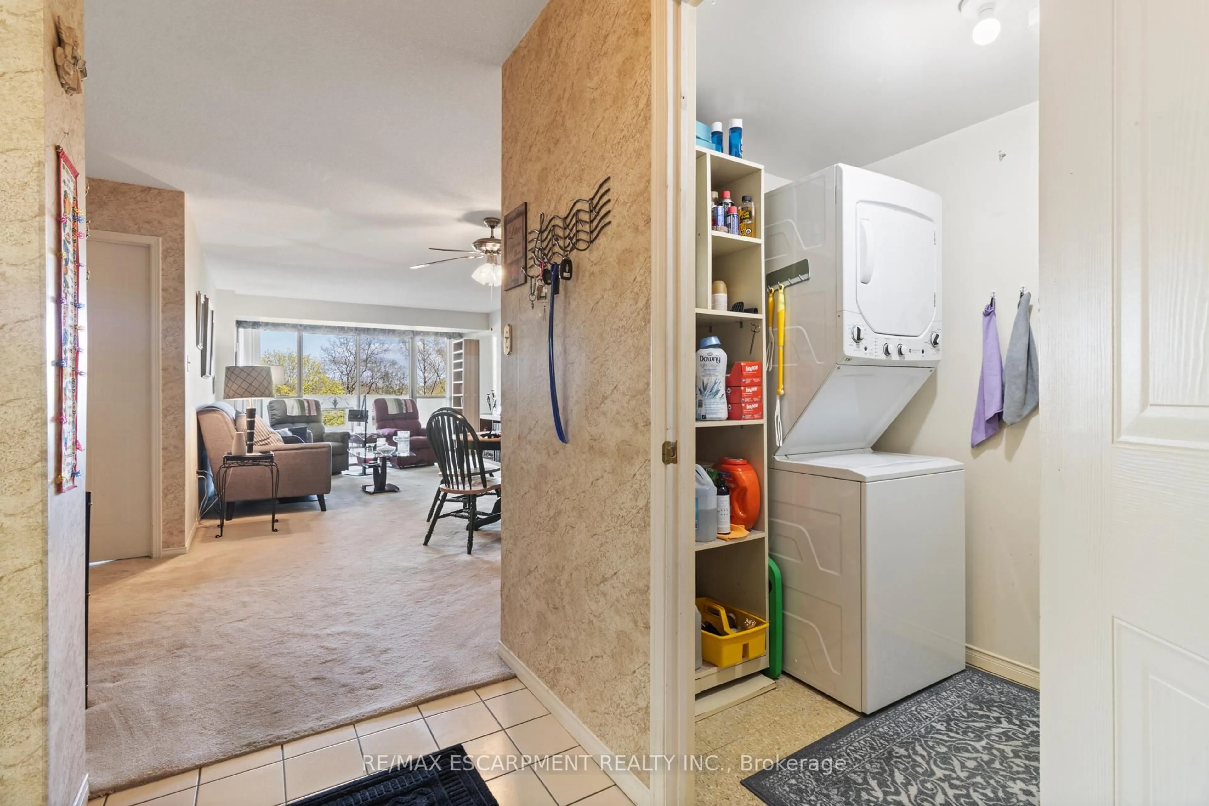 Unknown for 5070 Pinedale Ave #302, Burlington Ontario L7L 5V6