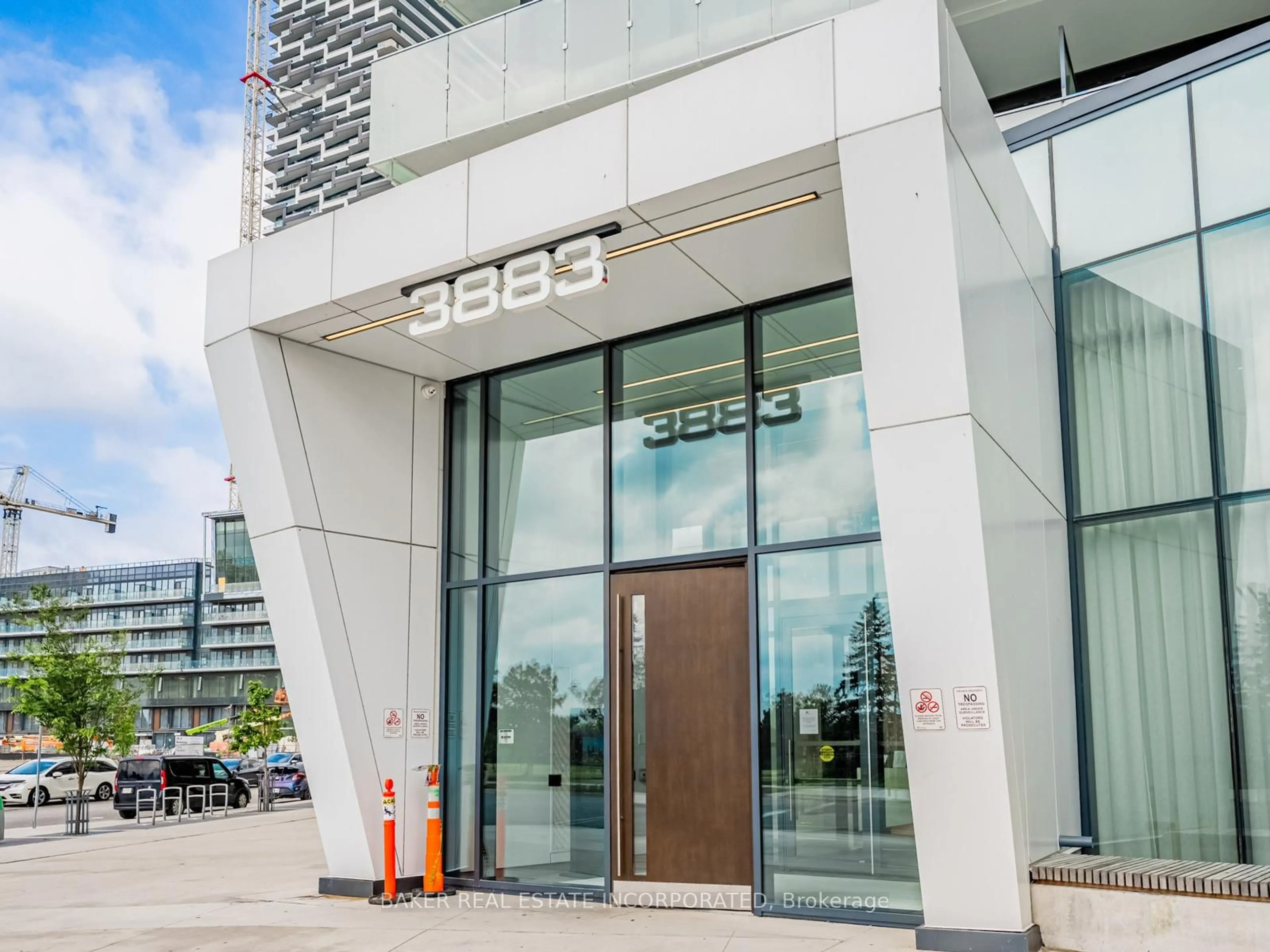 Indoor foyer for 407 Webb Dr #TH 12, Mississauga Ontario L5B 0M4